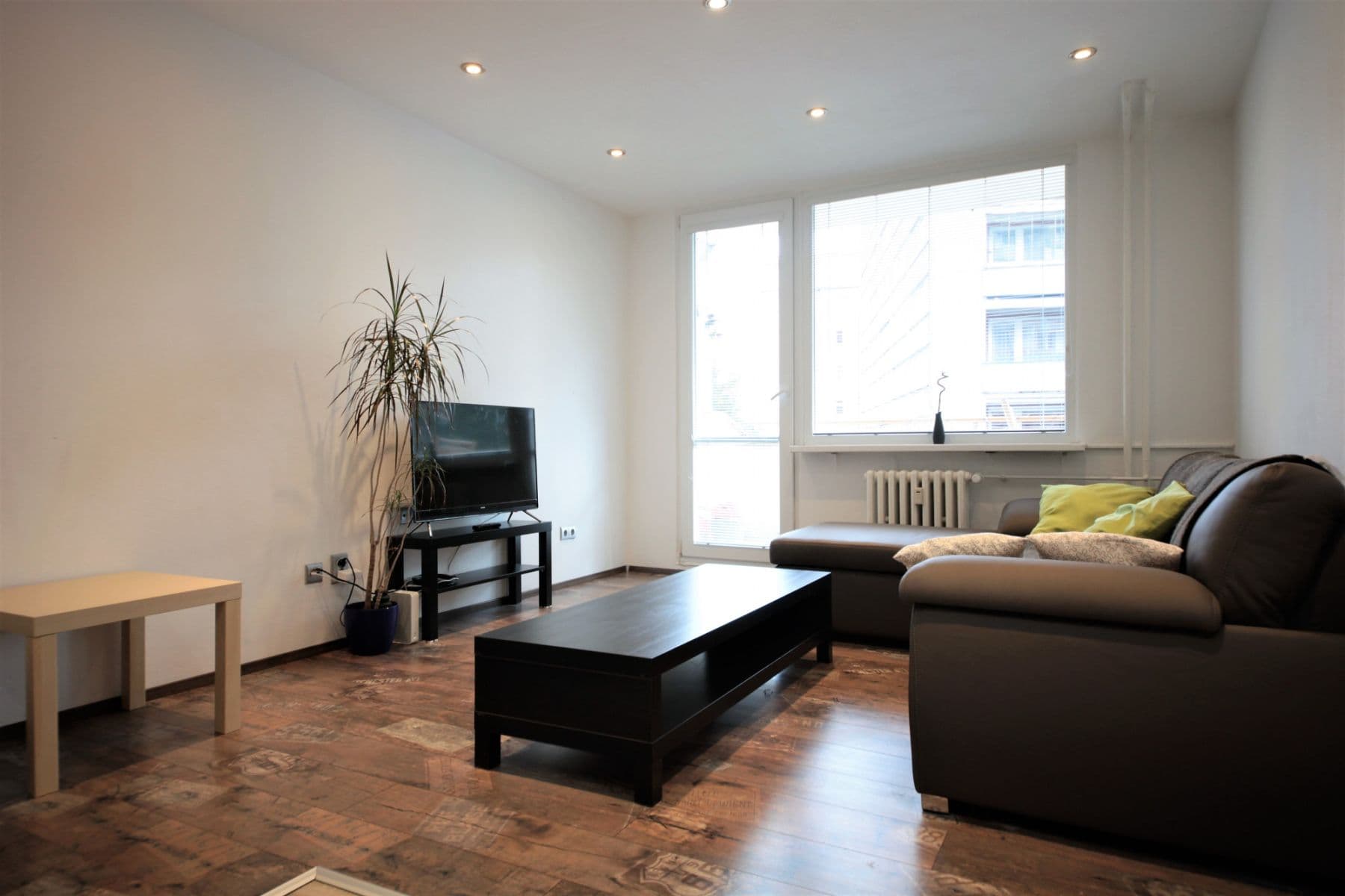 Pronájem bytu  40 m², Rokycanova, Praha, Praha