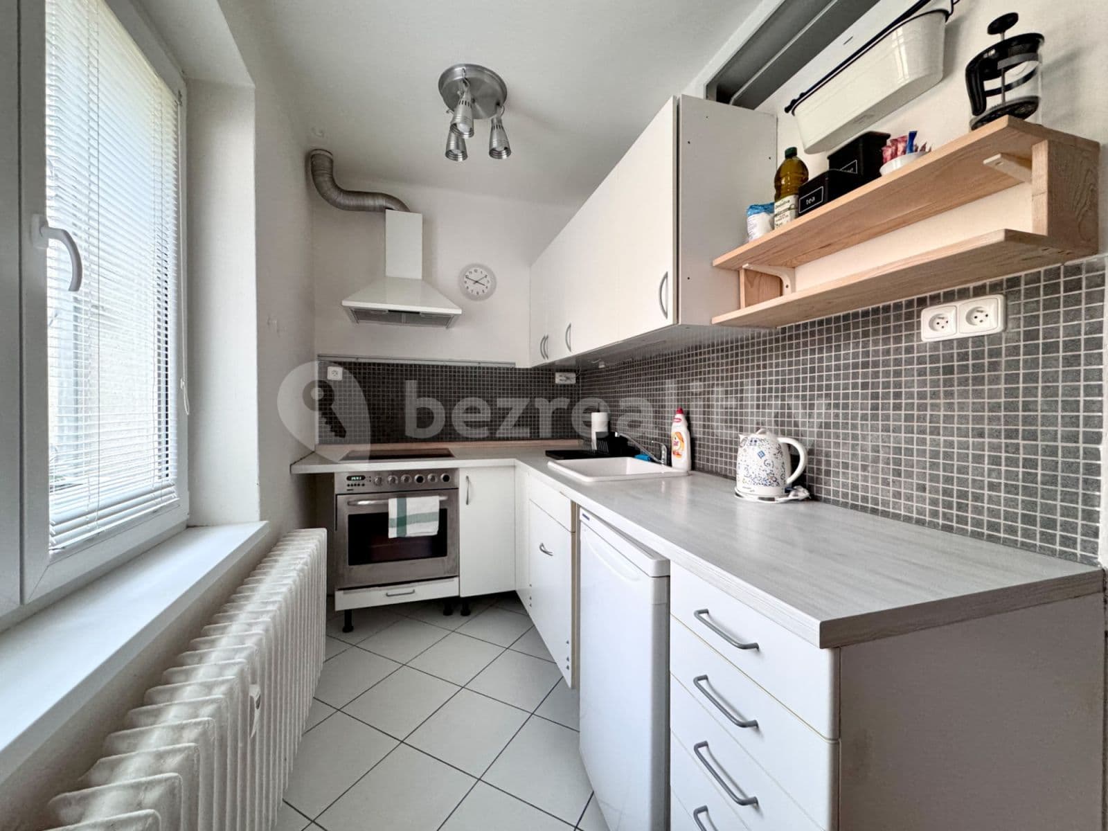 Pronájem bytu  35 m², Na Okraji, Praha, Praha