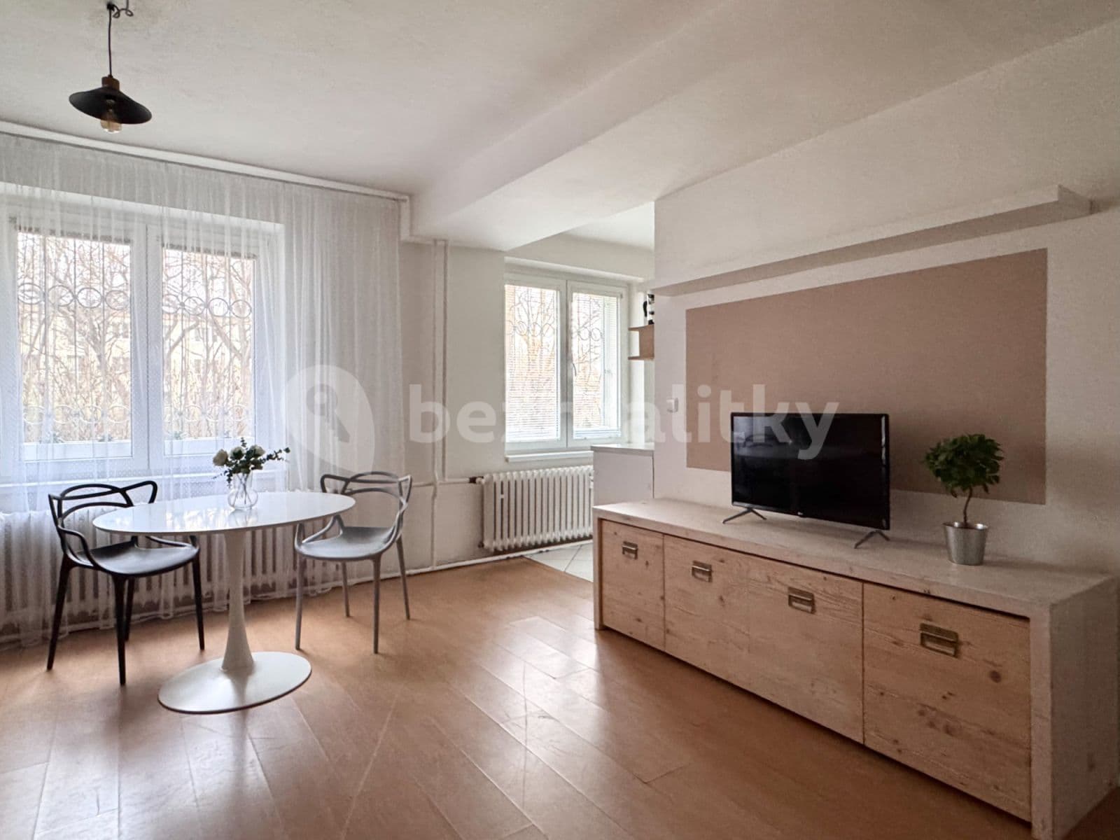 Pronájem bytu  35 m², Na Okraji, Praha, Praha