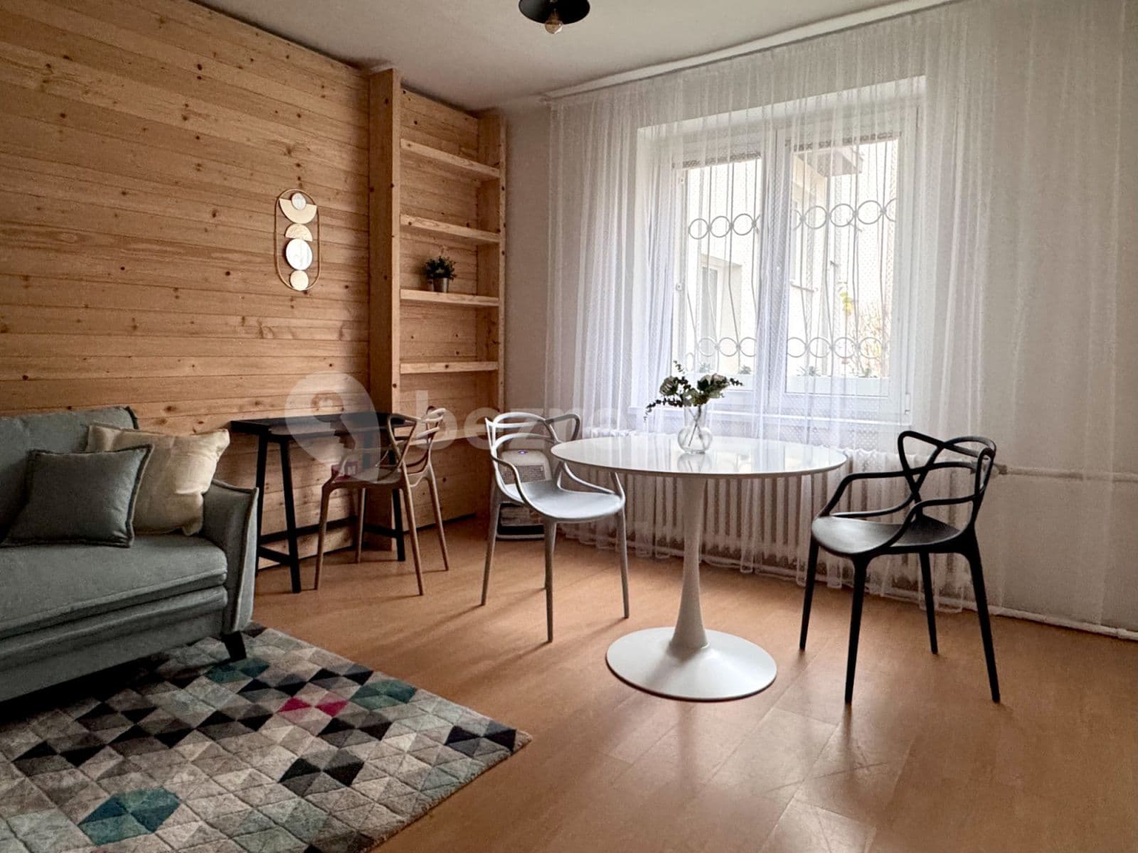 Pronájem bytu  35 m², Na Okraji, Praha, Praha