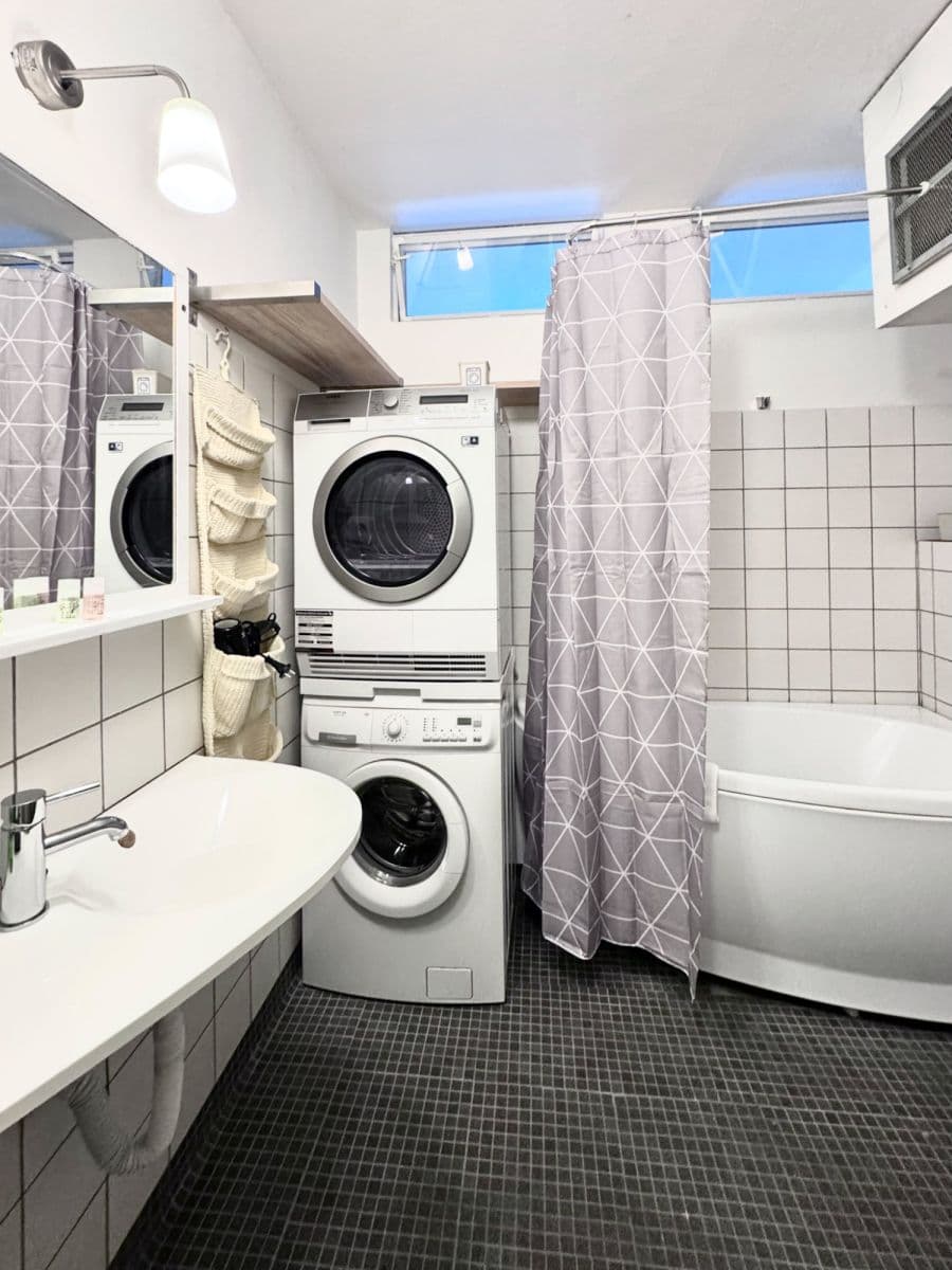 Pronájem bytu  35 m², Na Okraji, Praha, Praha