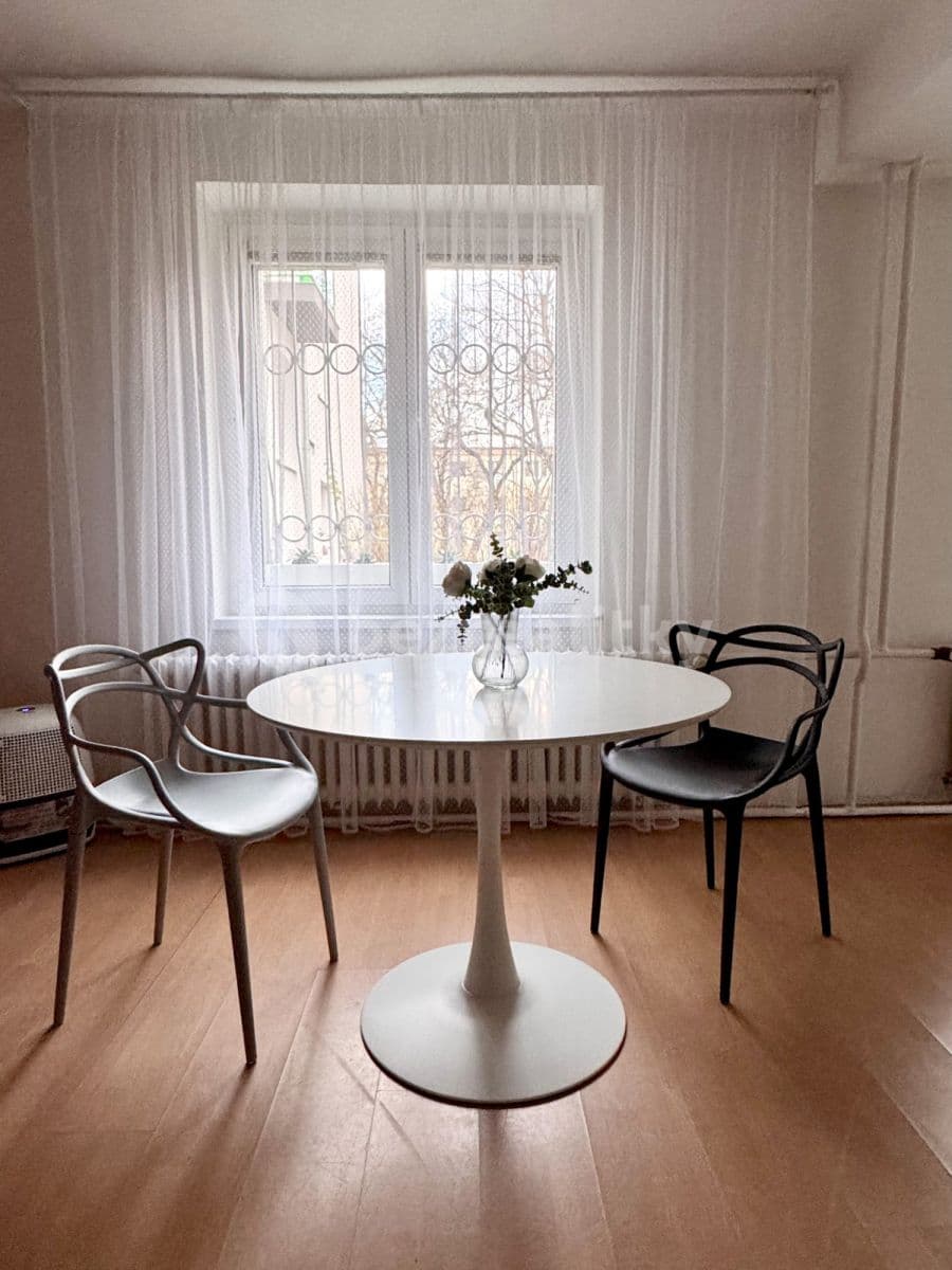 Pronájem bytu  35 m², Na Okraji, Praha, Praha