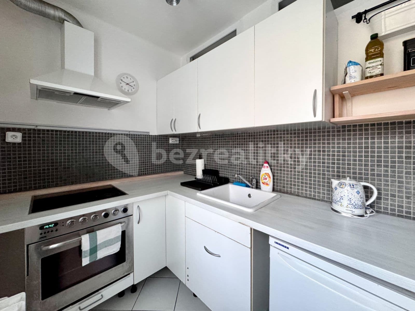 Pronájem bytu  35 m², Na Okraji, Praha, Praha