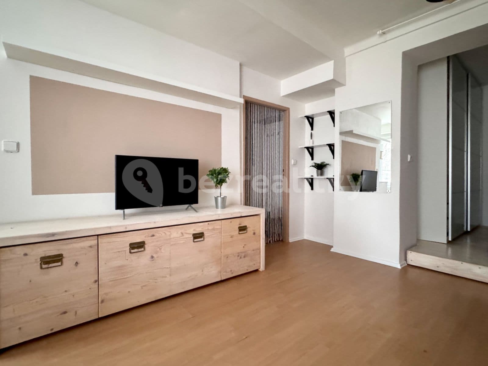 Pronájem bytu  35 m², Na Okraji, Praha, Praha