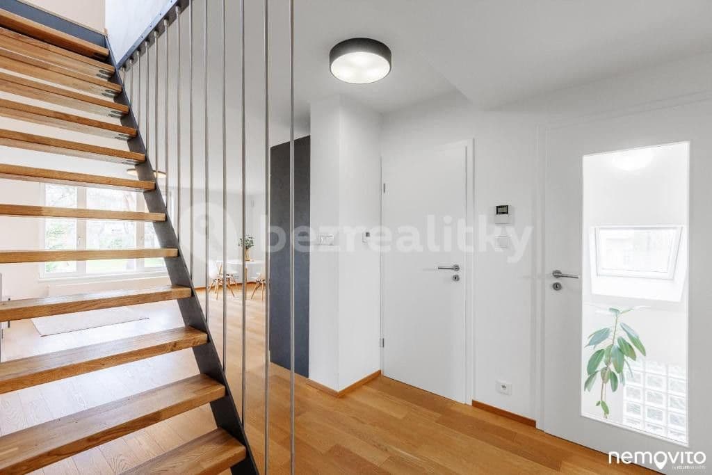 Pronájem bytu  140 m², U Hrušky, Praha, Praha