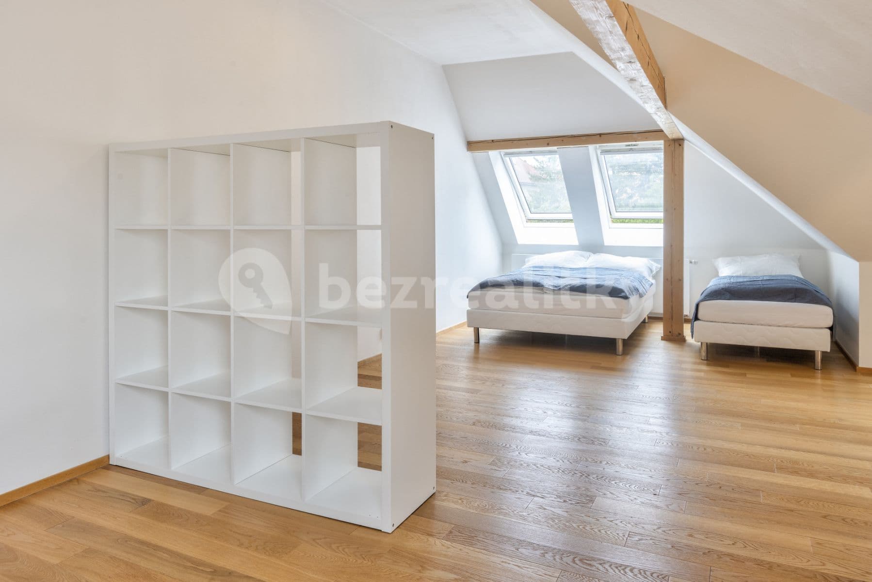 Pronájem bytu  140 m², U Hrušky, Praha, Praha