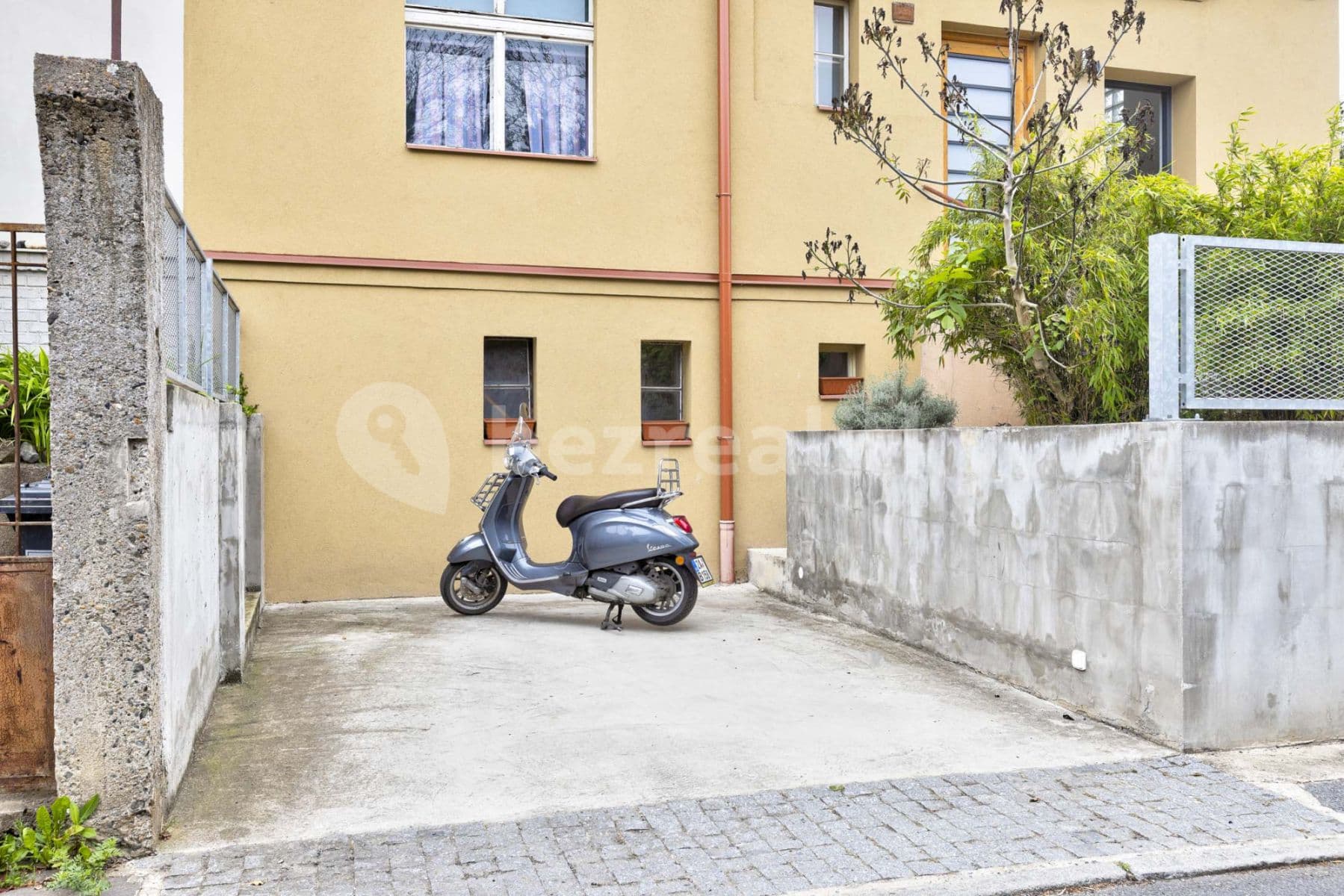 Pronájem bytu  140 m², U Hrušky, Praha, Praha