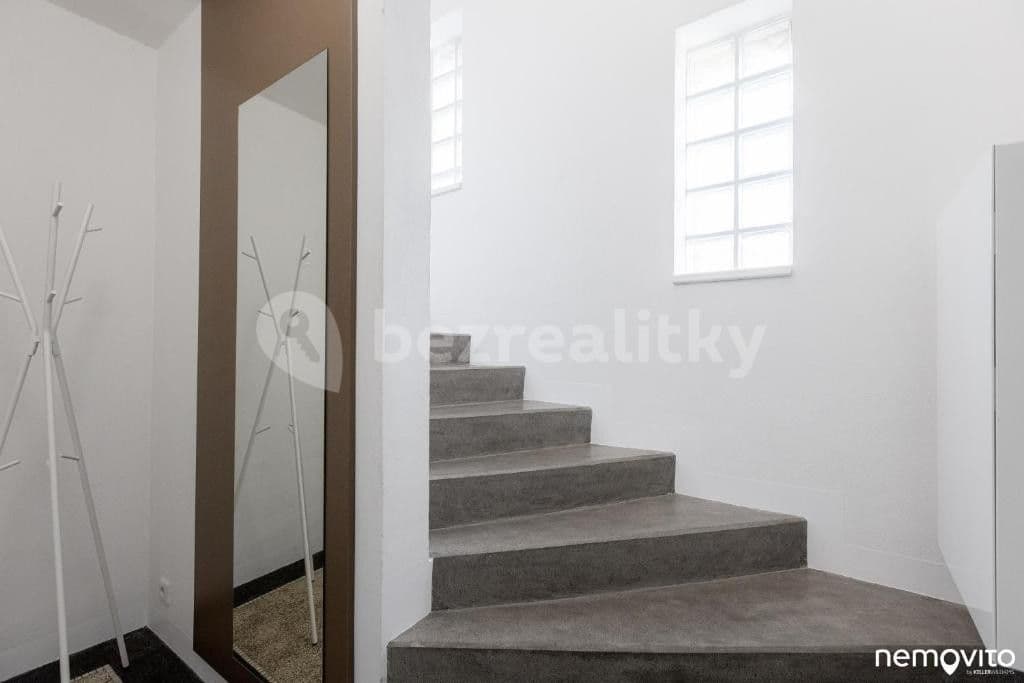 Pronájem bytu  140 m², U Hrušky, Praha, Praha