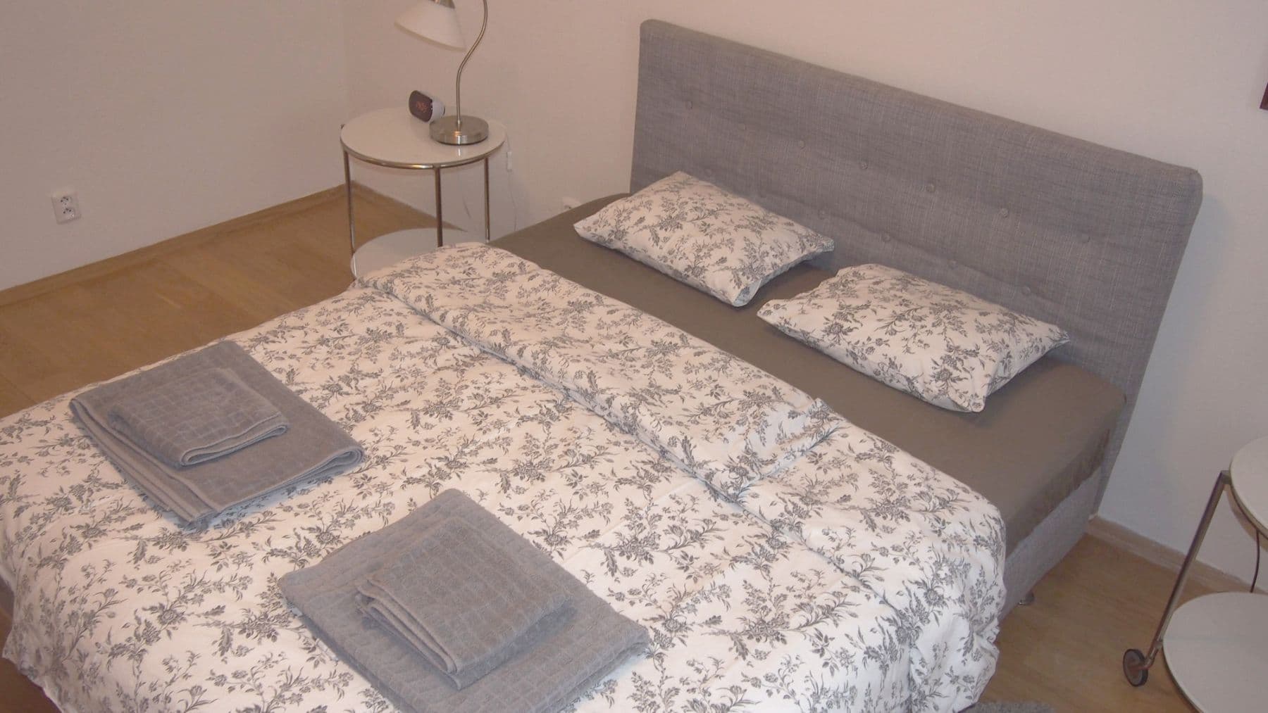 Pronájem bytu  61 m², Kosatcová, Praha, Praha