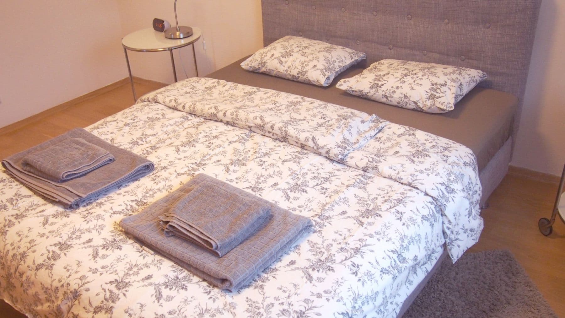 Pronájem bytu  61 m², Kosatcová, Praha, Praha