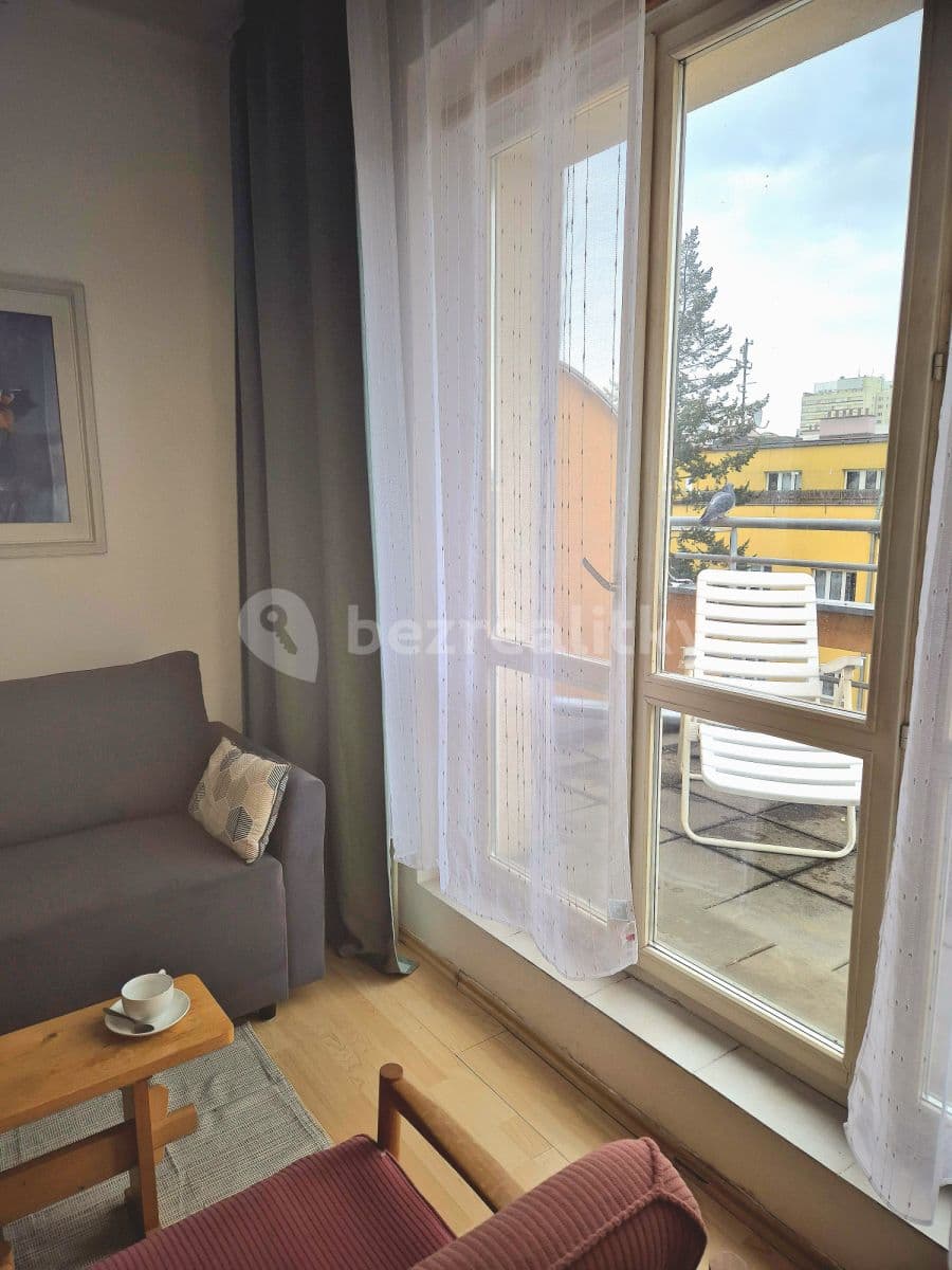 Pronájem bytu 2+1 38 m², Počátecká, Praha, Praha