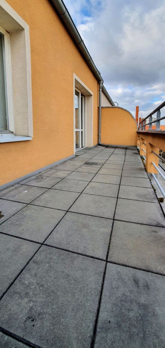 Pronájem bytu  38 m², Počátecká, Praha, Praha