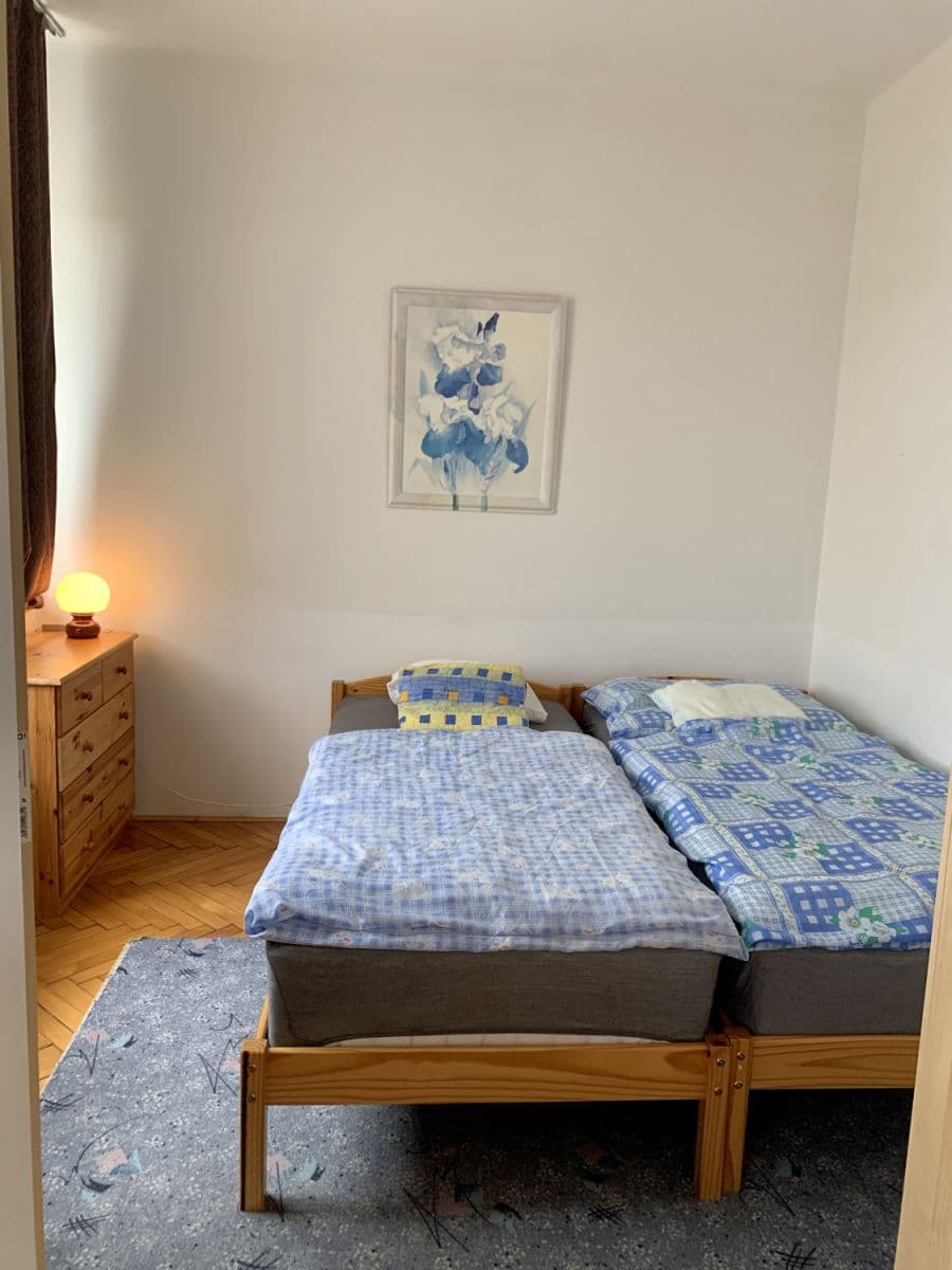 Pronájem bytu  38 m², Počátecká, Praha, Praha