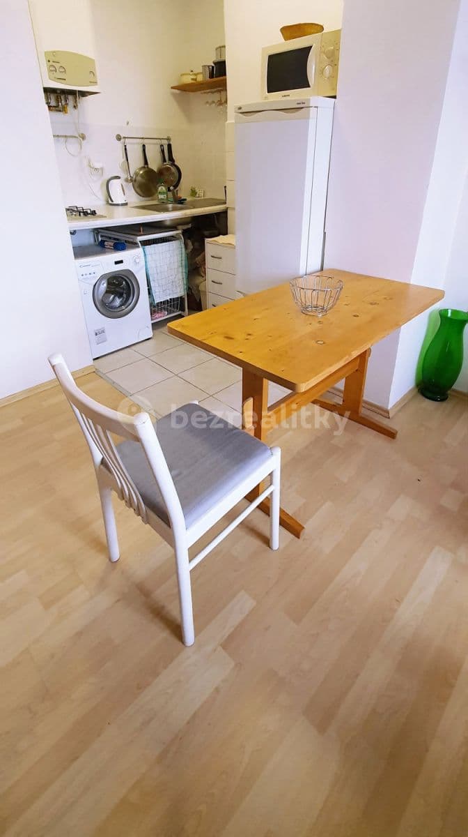 Pronájem bytu 2+1 38 m², Počátecká, Praha, Praha