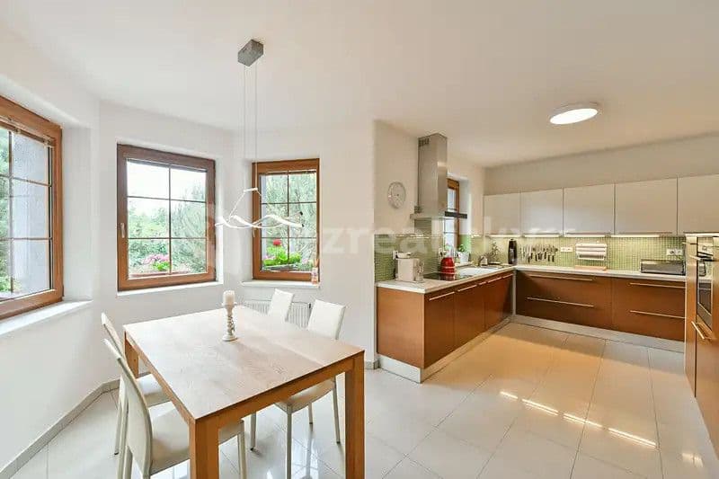Pronájem bytu  250 m², Na Ježově, Mirošovice, Středočeský kraj