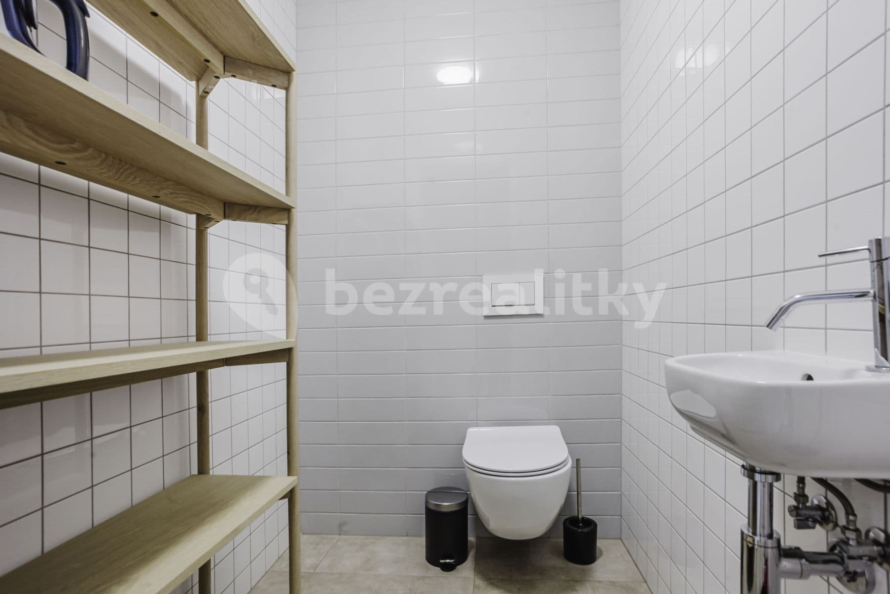 Pronájem bytu  49 m², Chodská, Praha, Praha