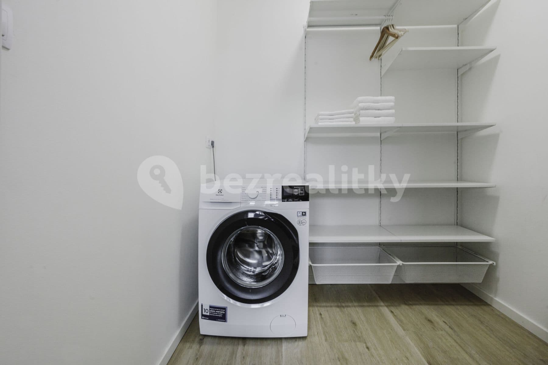 Pronájem bytu  49 m², Chodská, Praha, Praha