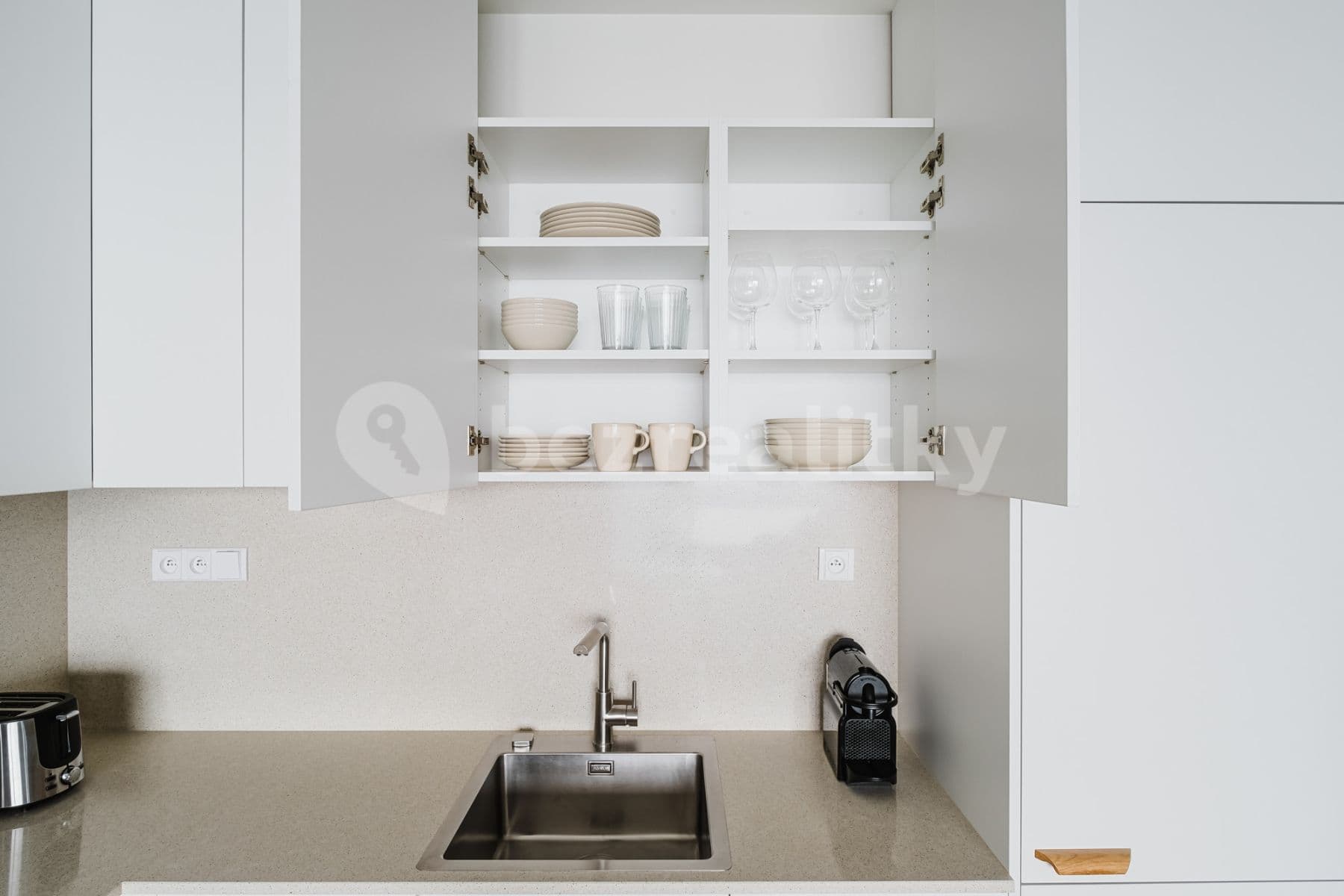 Pronájem bytu  54 m², Vrbenského, Praha, Praha