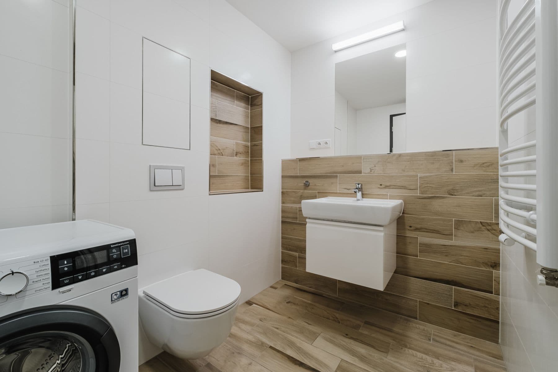 Pronájem bytu  54 m², Vrbenského, Praha, Praha