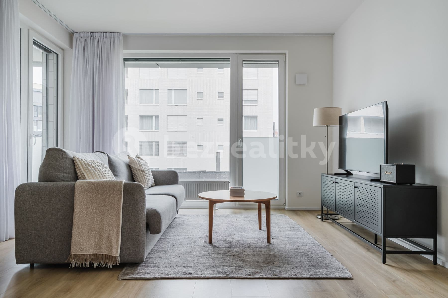 Pronájem bytu  54 m², Vrbenského, Praha, Praha