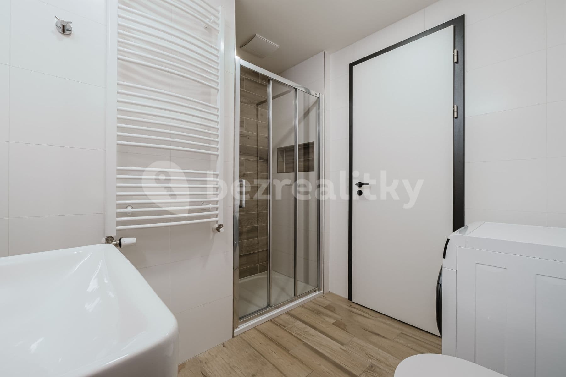 Pronájem bytu  54 m², Vrbenského, Praha, Praha