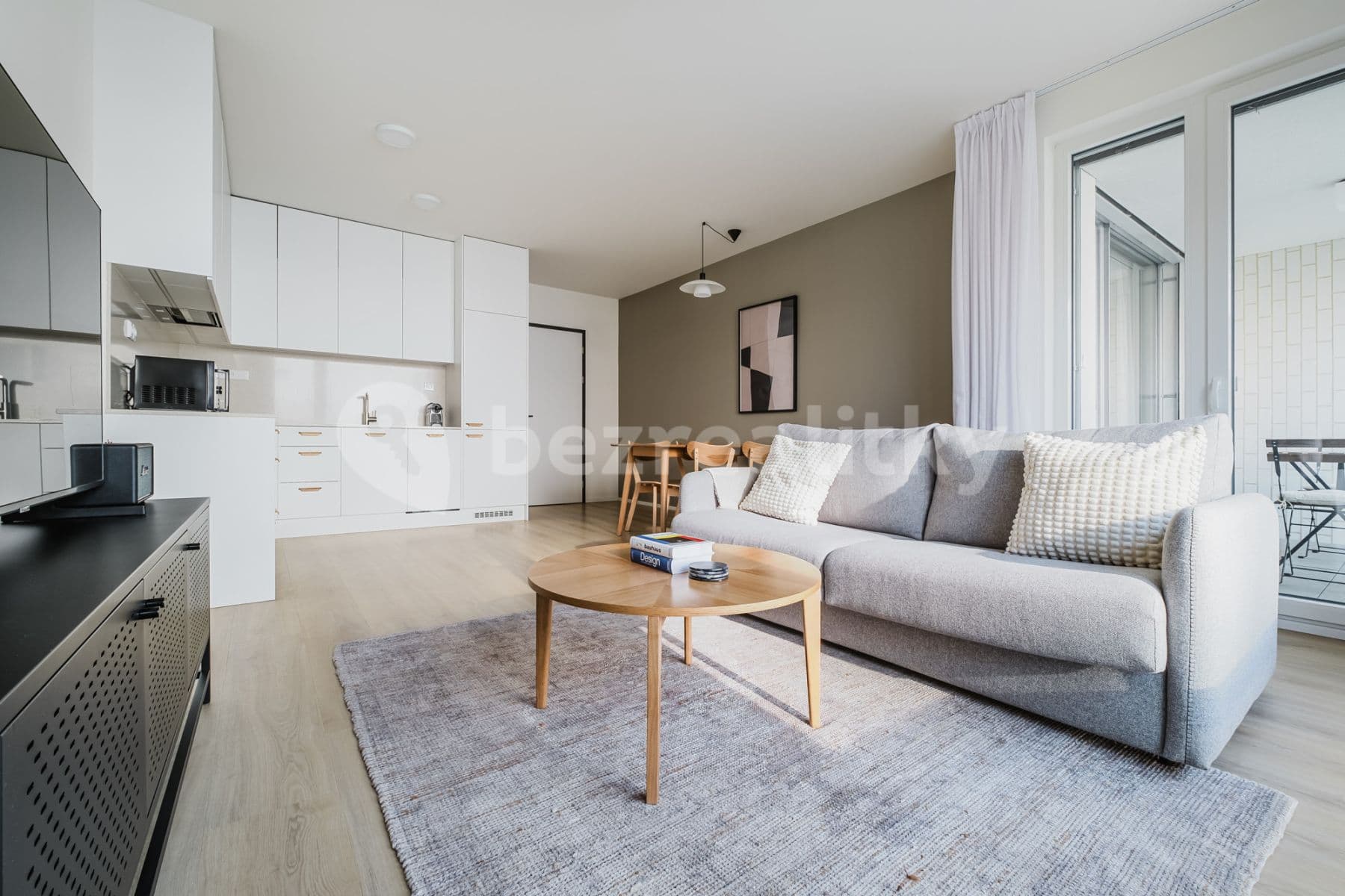 Pronájem bytu  54 m², Vrbenského, Praha, Praha