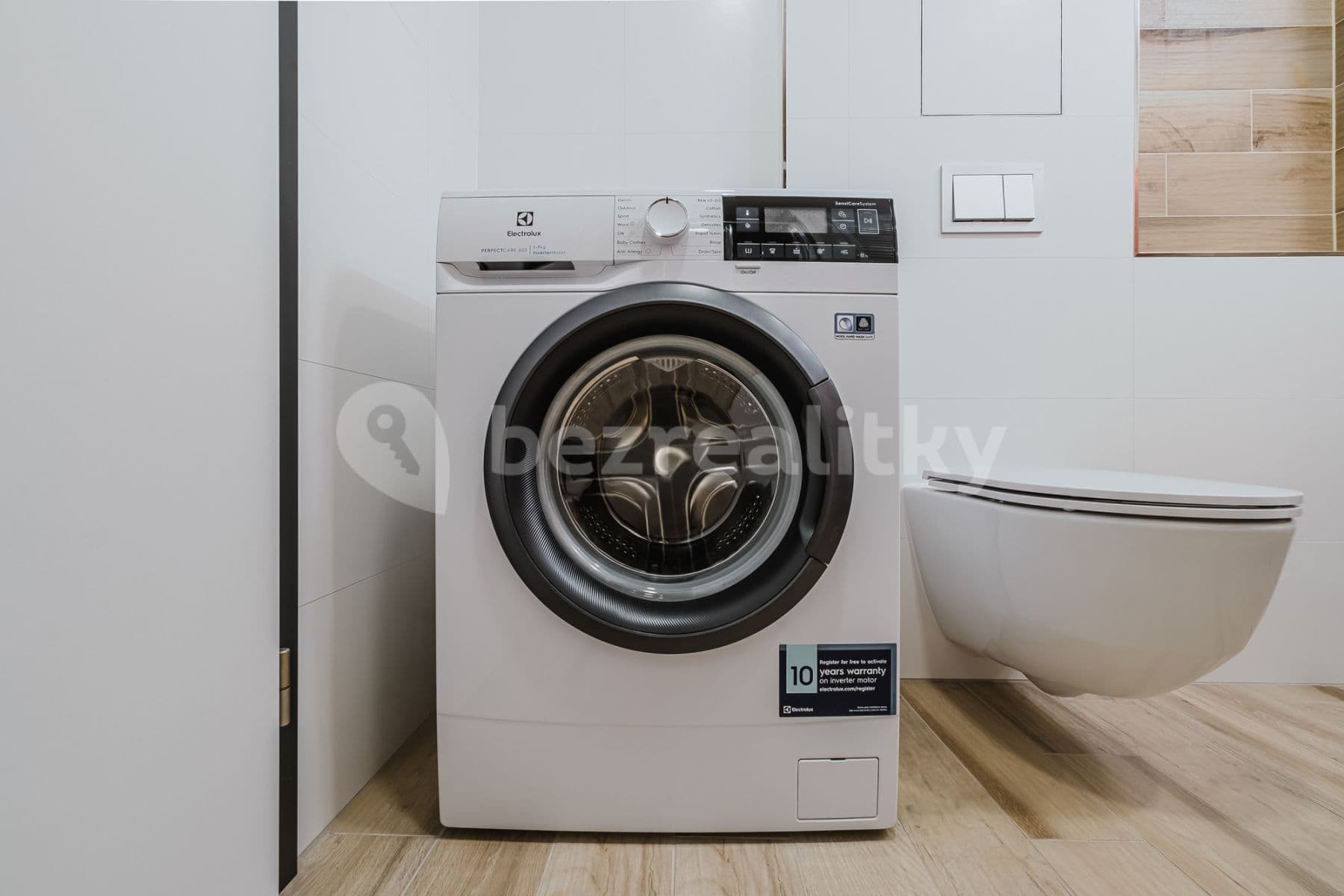 Pronájem bytu  54 m², Vrbenského, Praha, Praha