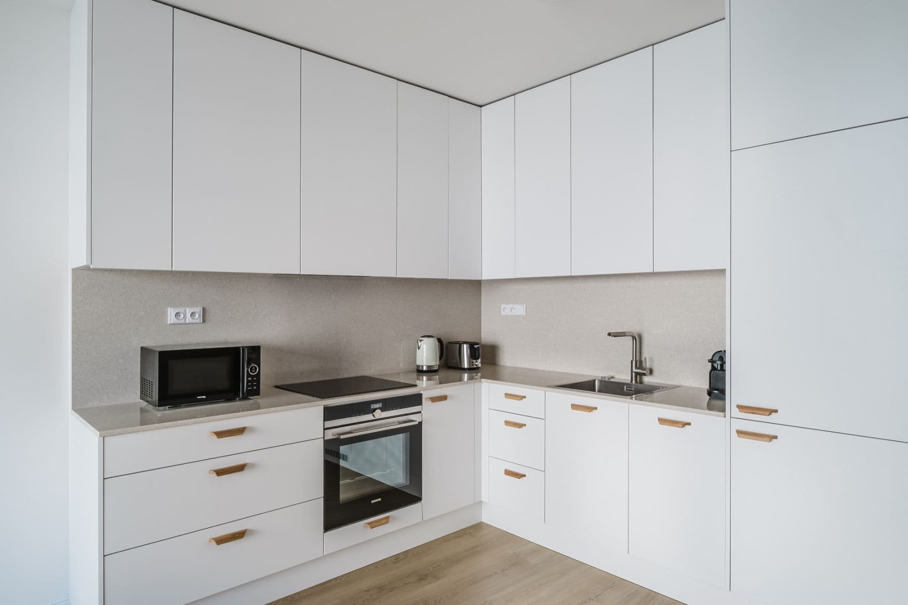 Pronájem bytu  54 m², Vrbenského, Praha, Praha