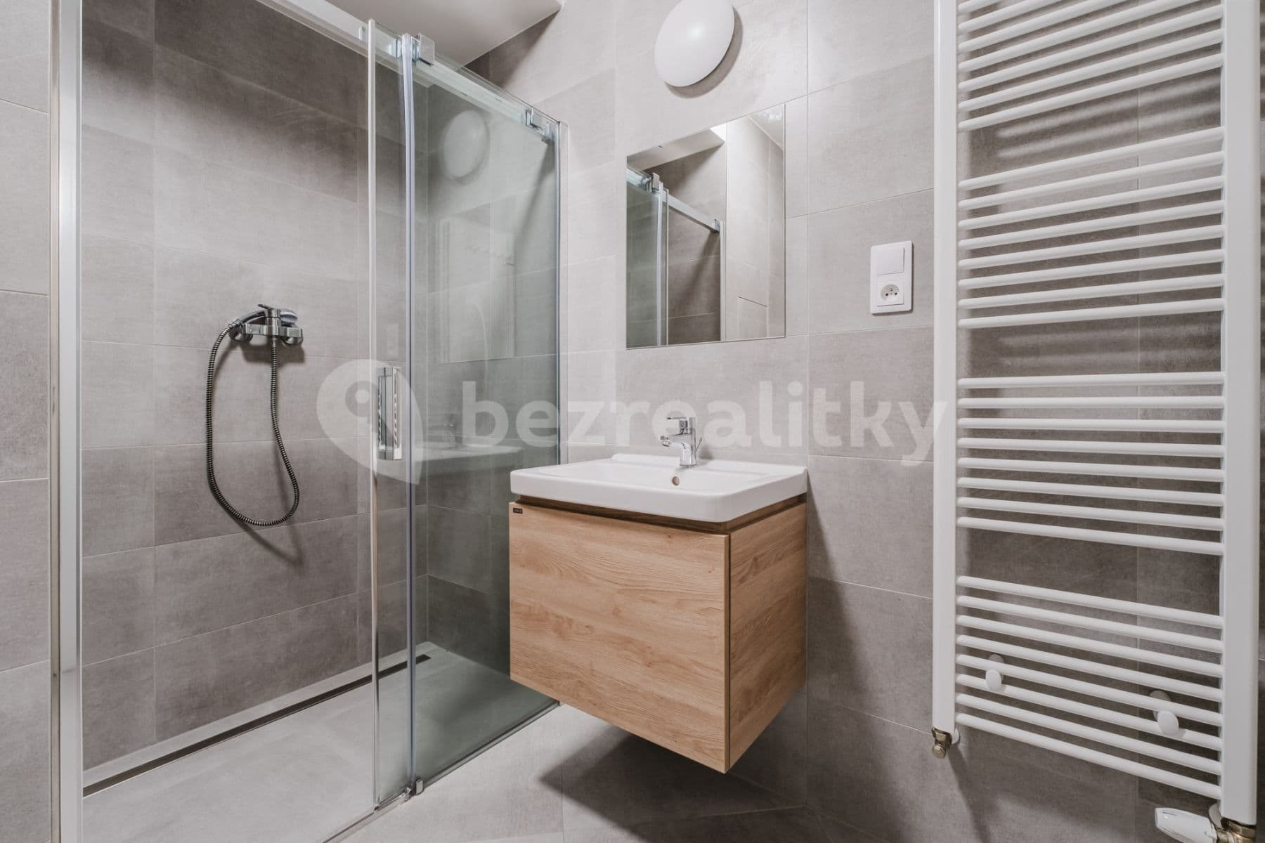 Pronájem bytu  44 m², Drahňovická, Praha, Praha