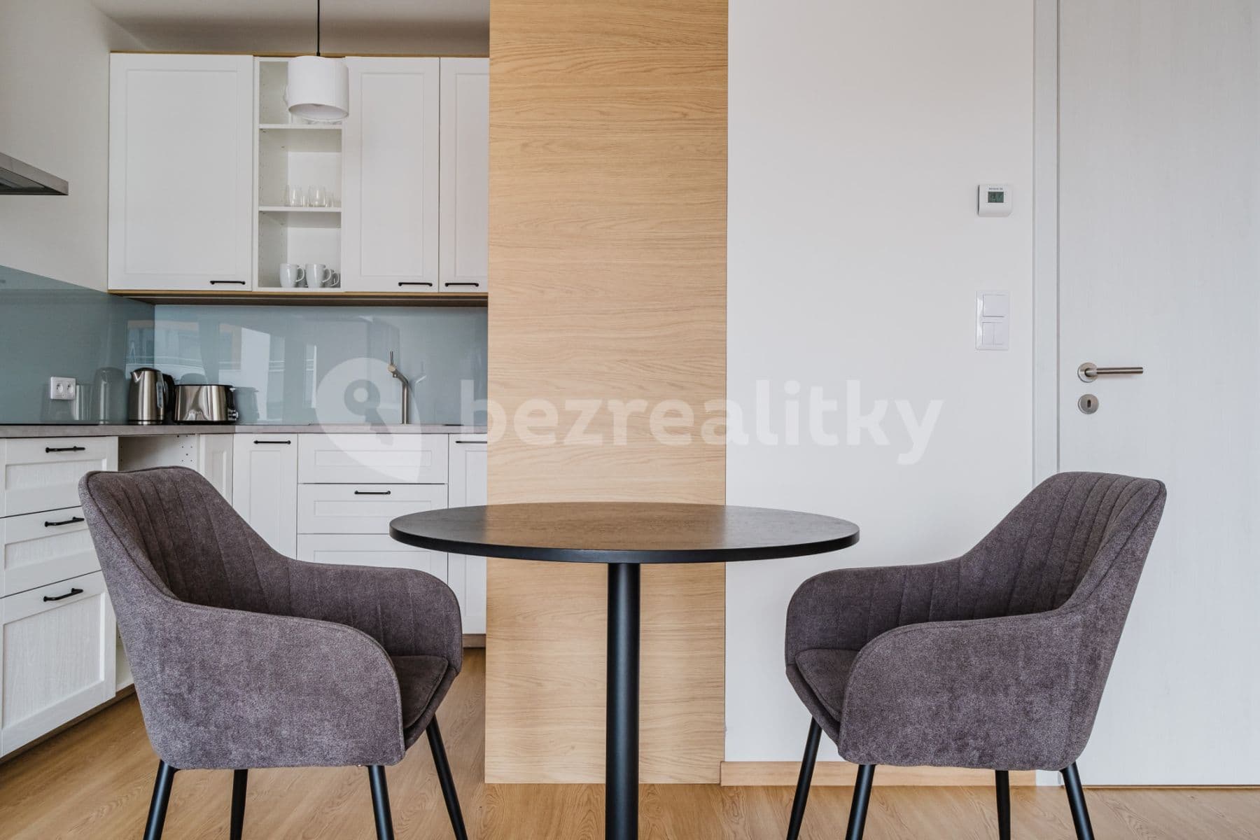 Pronájem bytu  44 m², Drahňovická, Praha, Praha