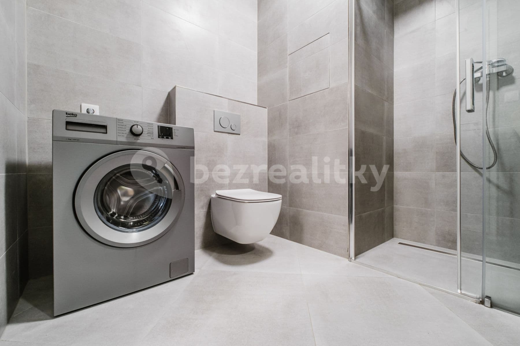 Pronájem bytu  44 m², Drahňovická, Praha, Praha