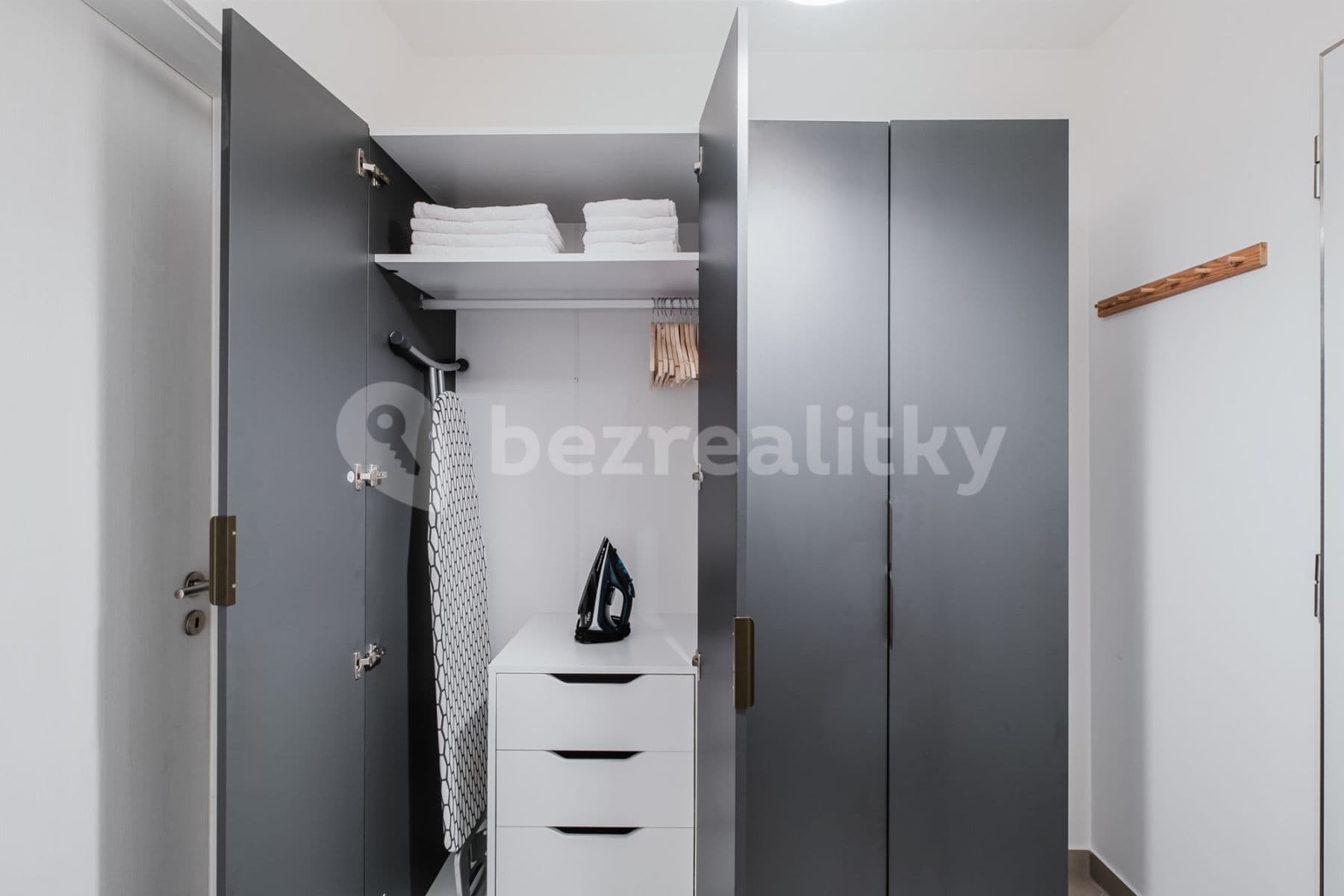 Pronájem bytu  44 m², Drahňovická, Praha, Praha