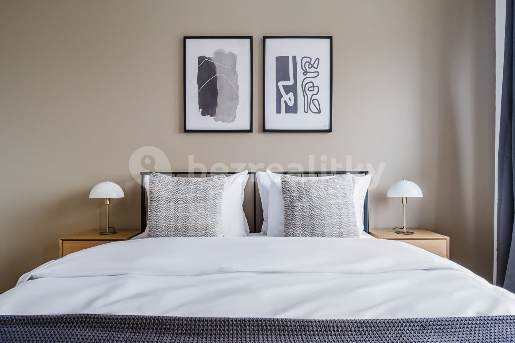 Pronájem bytu  44 m², Drahňovická, Praha, Praha