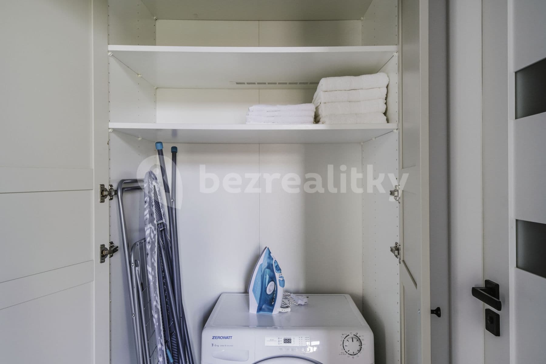 Pronájem bytu  36 m², Bořivojova, Praha, Praha