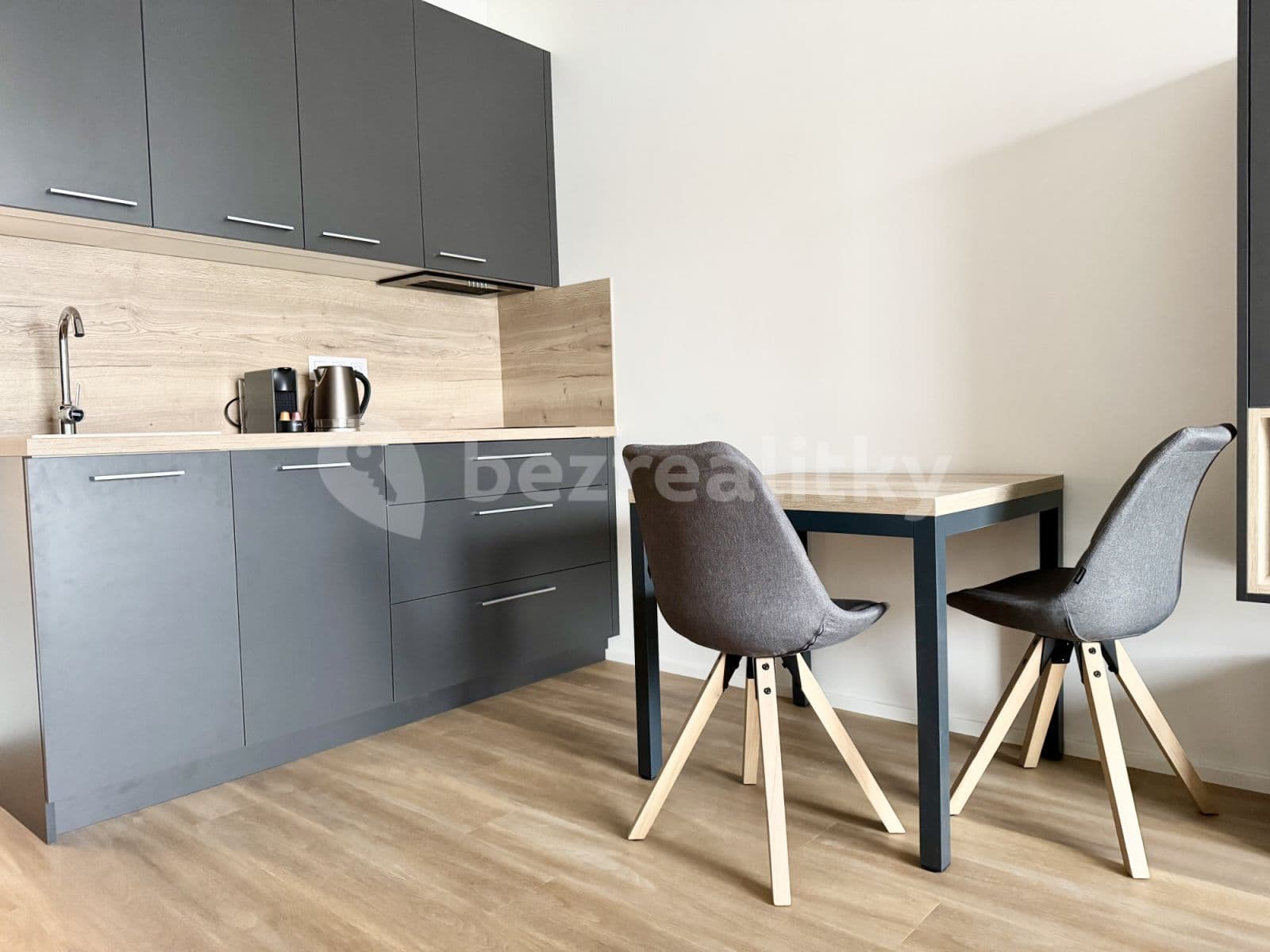 Pronájem bytu  36 m², Tetauerova, Praha, Praha