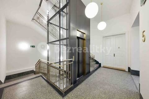 Pronájem bytu  40 m², Dlážděná, Praha, Praha