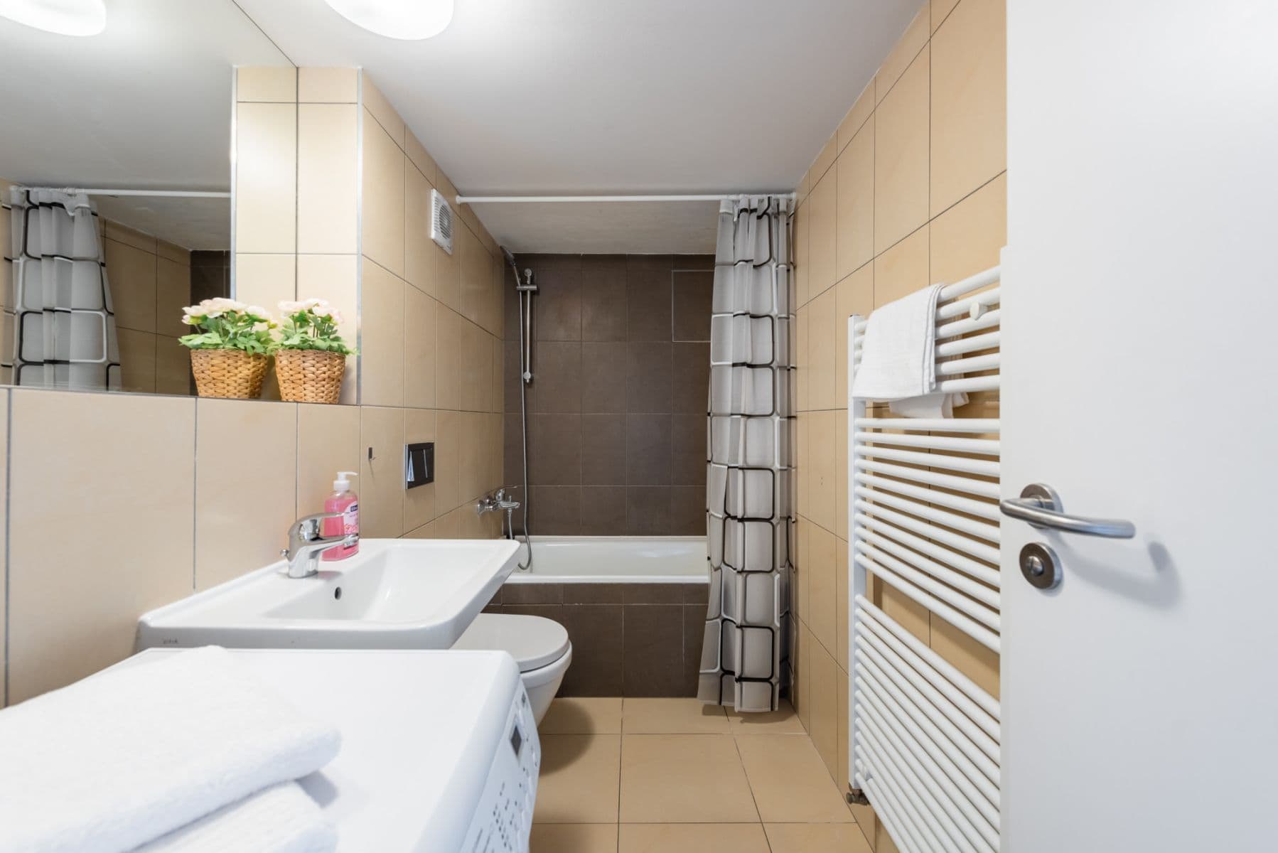 Pronájem bytu  98 m², Křižíkova, Praha, Praha