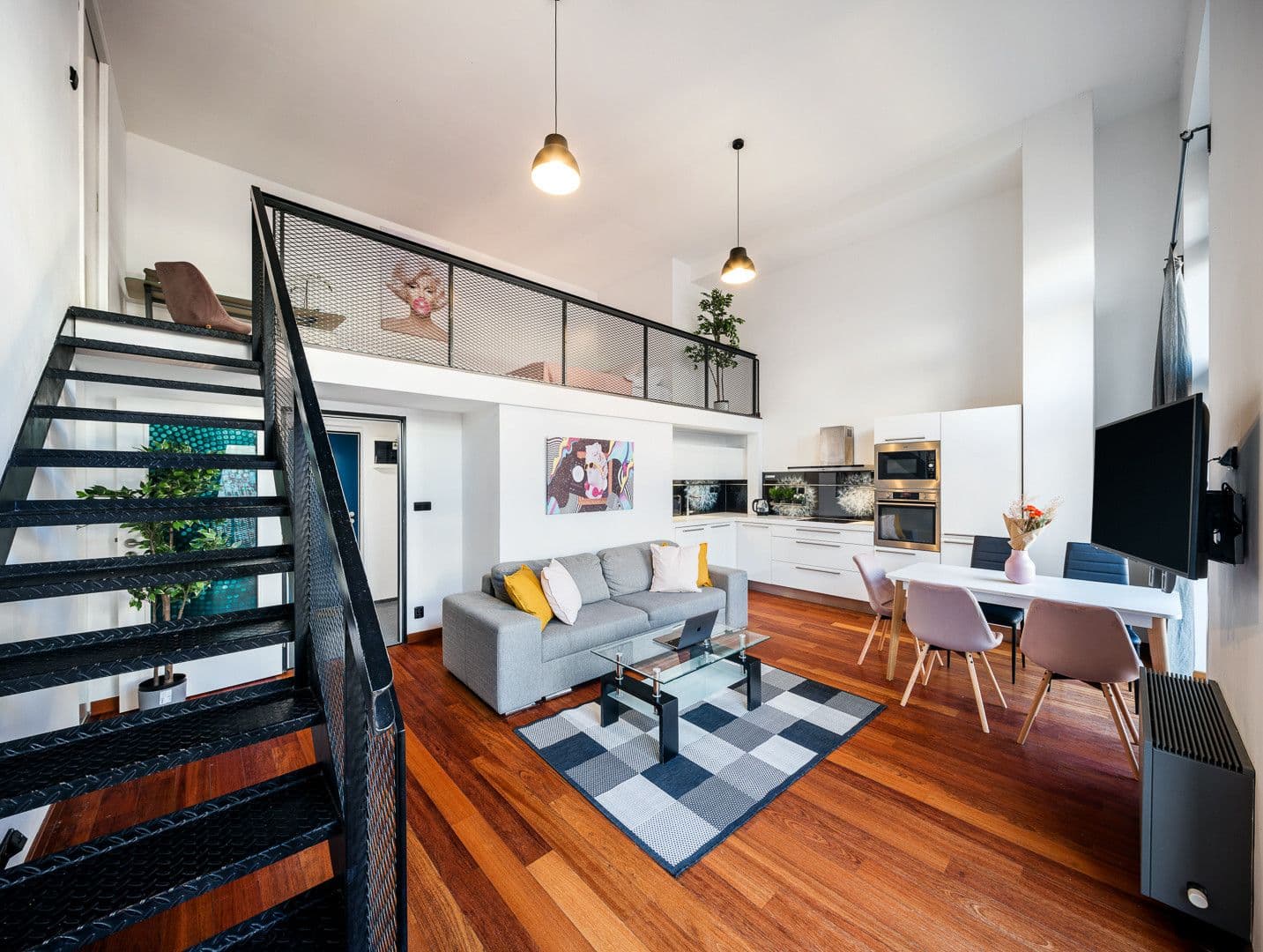 Pronájem bytu  98 m², Křižíkova a, Praha, Praha