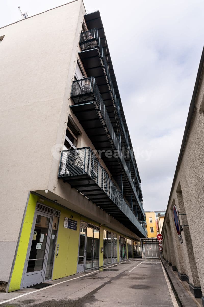 Pronájem bytu  70 m², Křižíkova, Praha, Praha