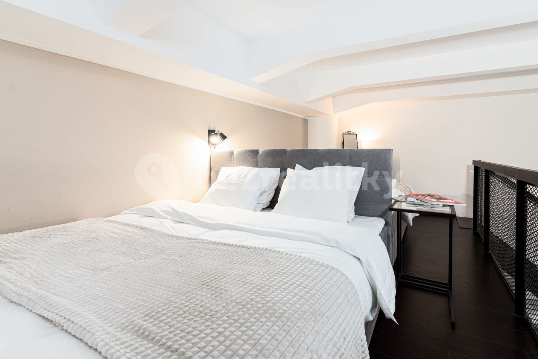 Pronájem bytu  70 m², Křižíkova, Praha, Praha