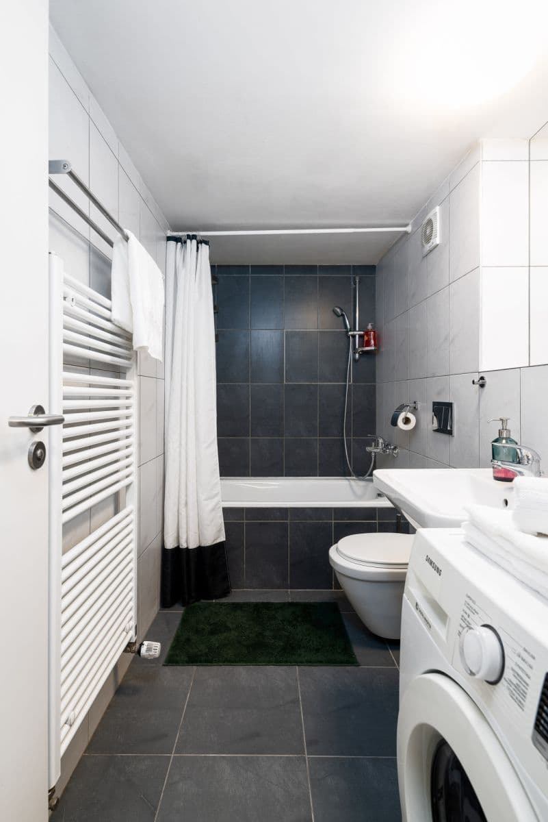 Pronájem bytu  70 m², Křižíkova, Praha, Praha