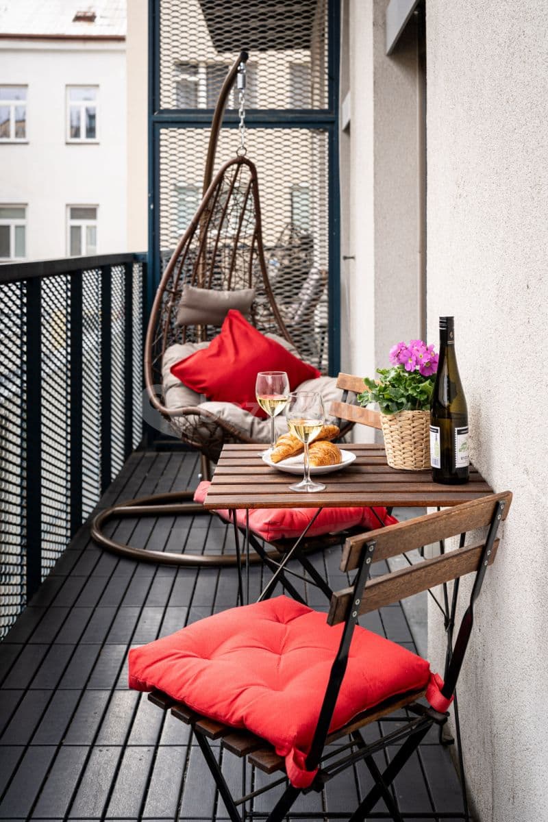 Pronájem bytu  70 m², Křižíkova, Praha, Praha