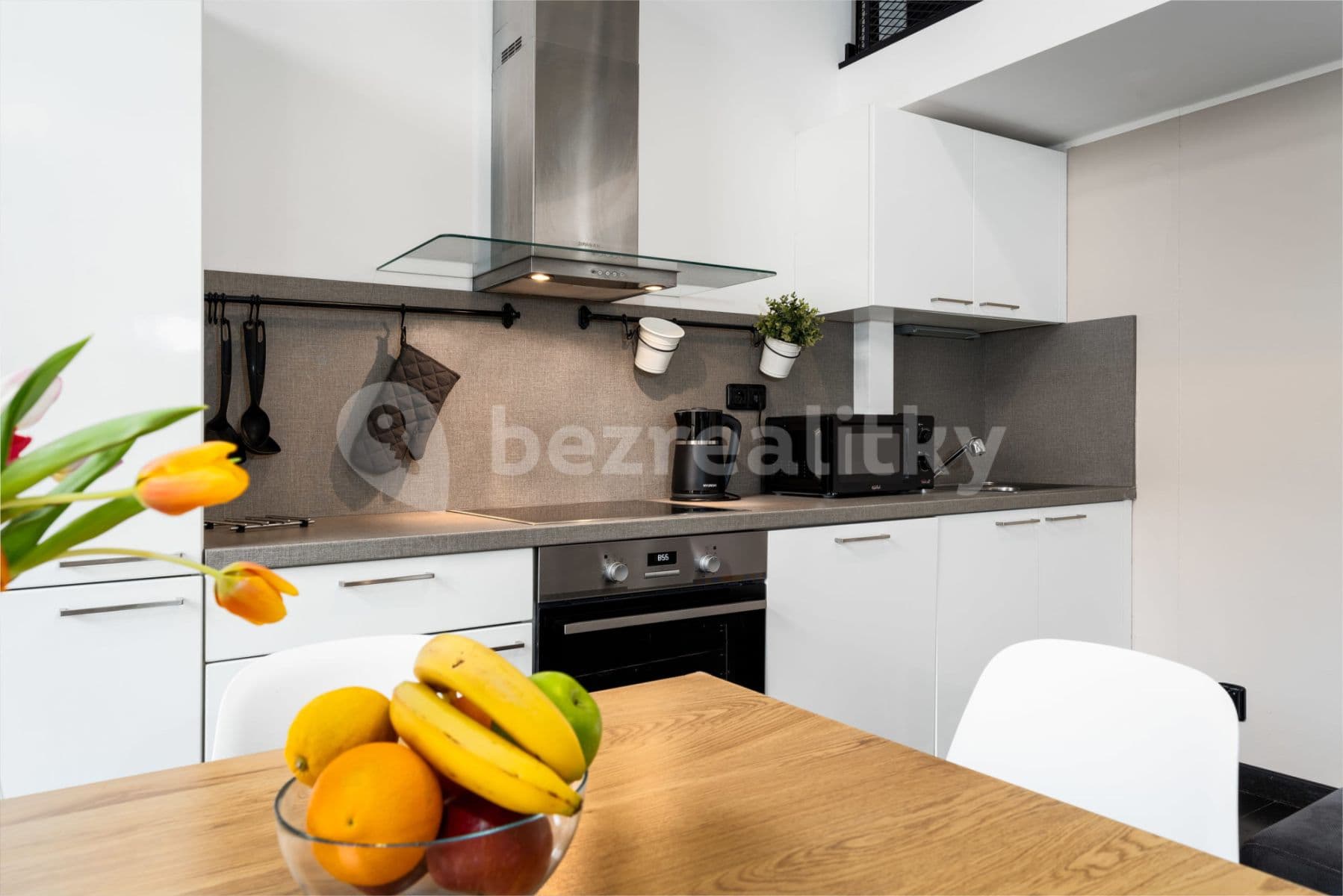Pronájem bytu  70 m², Křižíkova, Praha, Praha