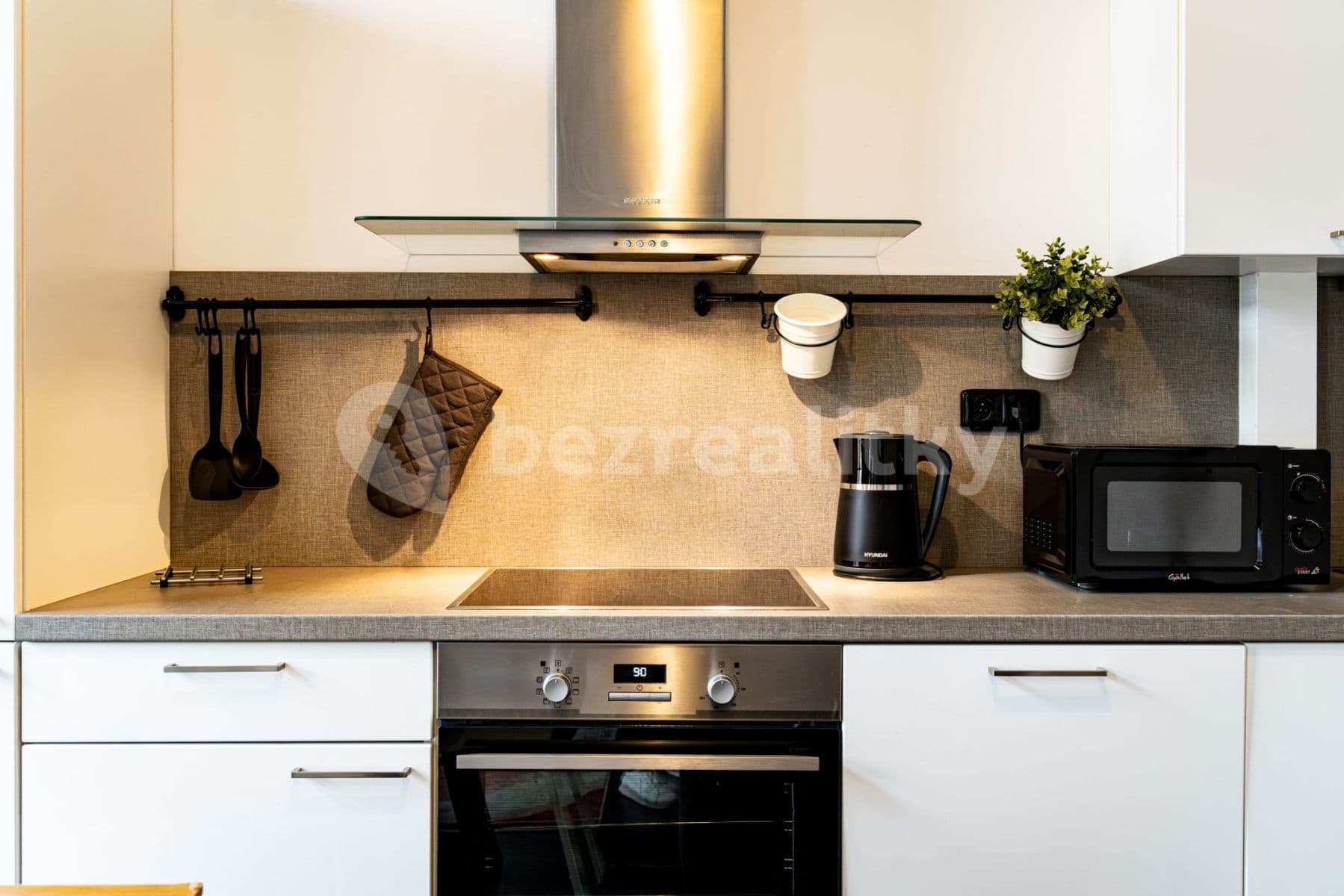 Pronájem bytu  70 m², Křižíkova, Praha, Praha