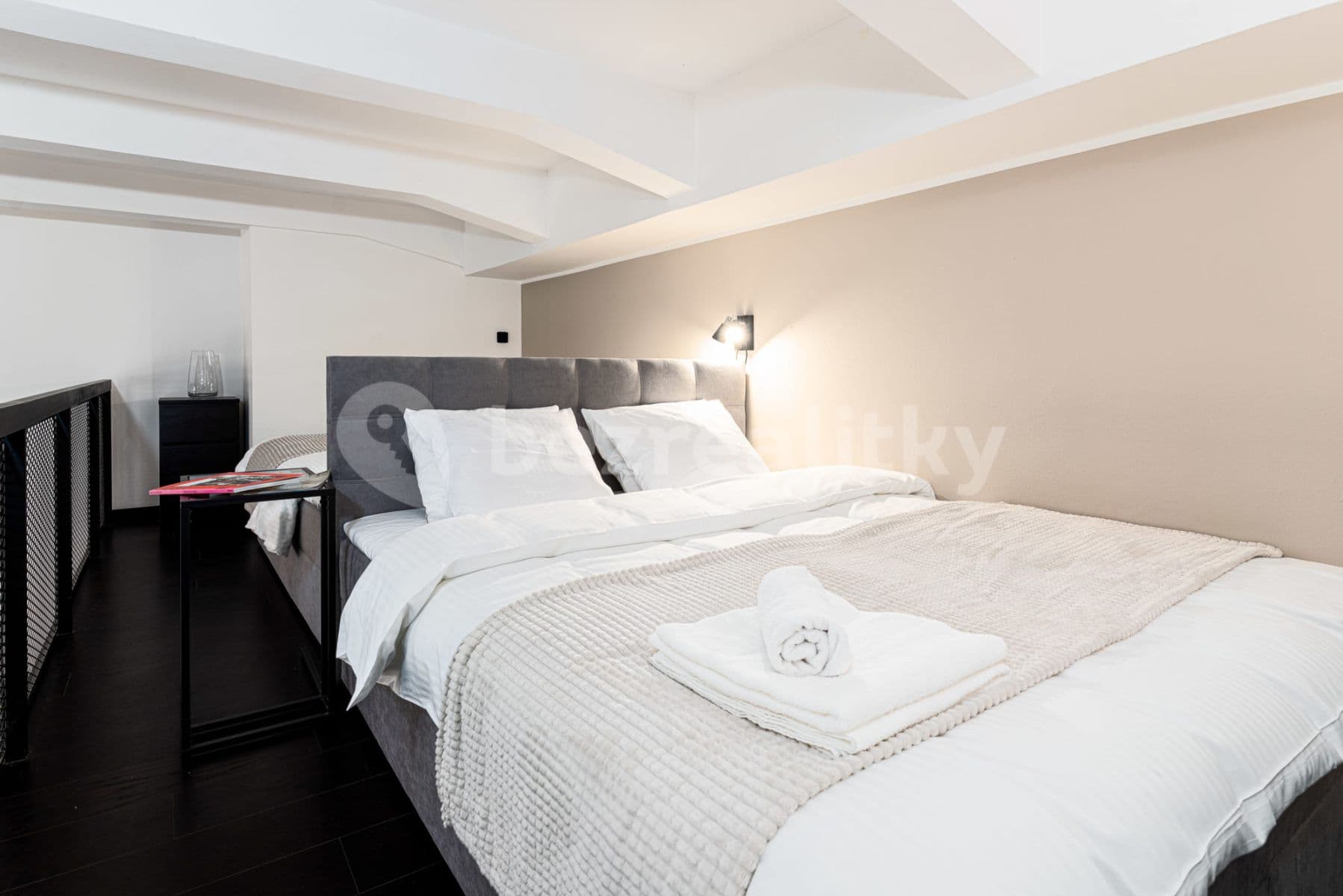 Pronájem bytu  70 m², Křižíkova, Praha, Praha