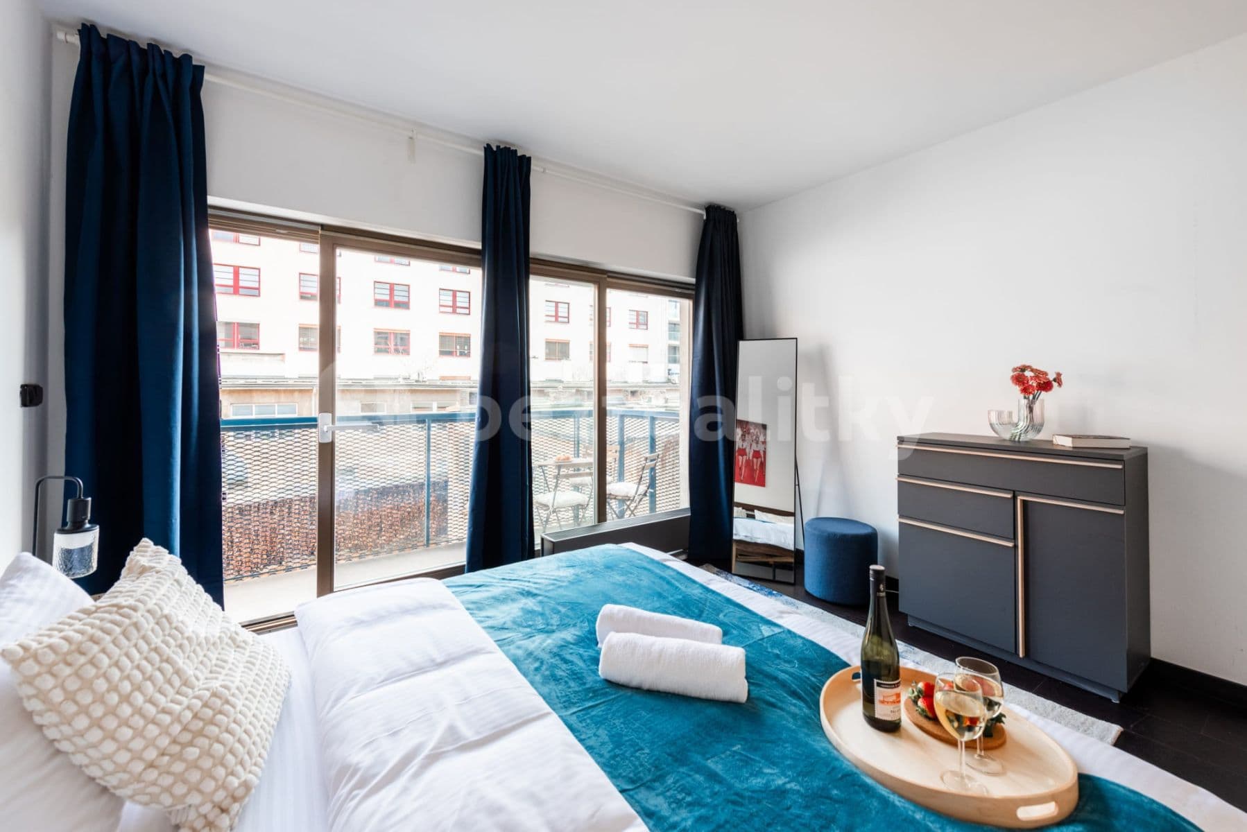 Pronájem bytu  150 m², Křižíkova, Praha, Praha