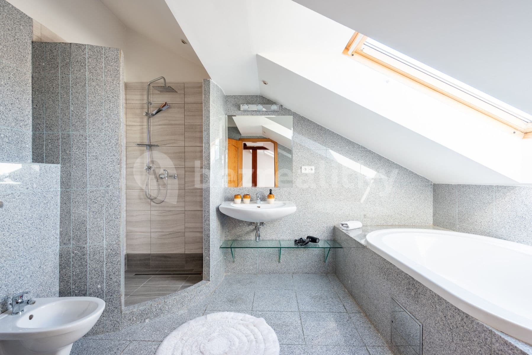 Pronájem bytu  150 m², Řeznická, Praha, Praha