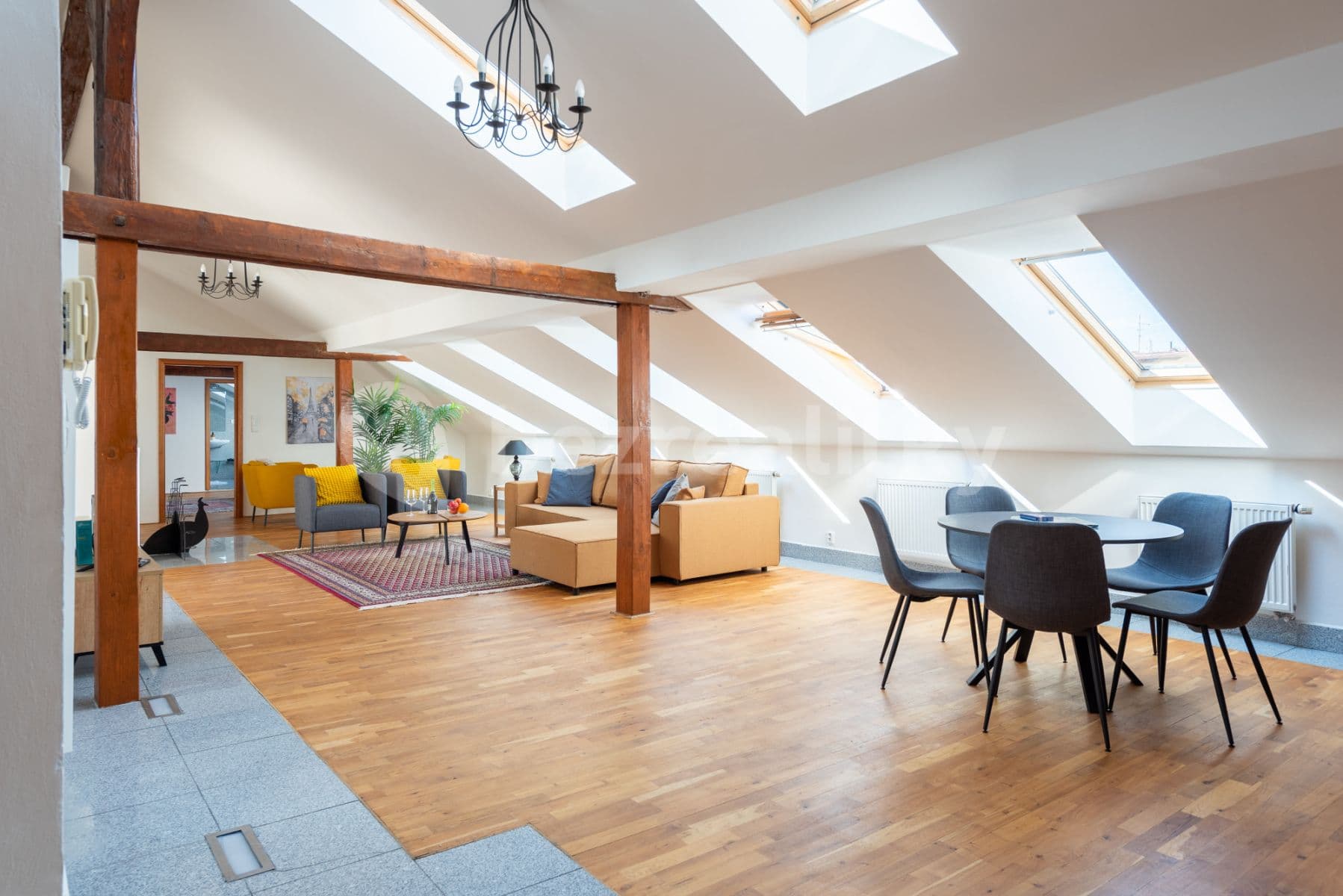 Pronájem bytu  150 m², Řeznická, Praha, Praha