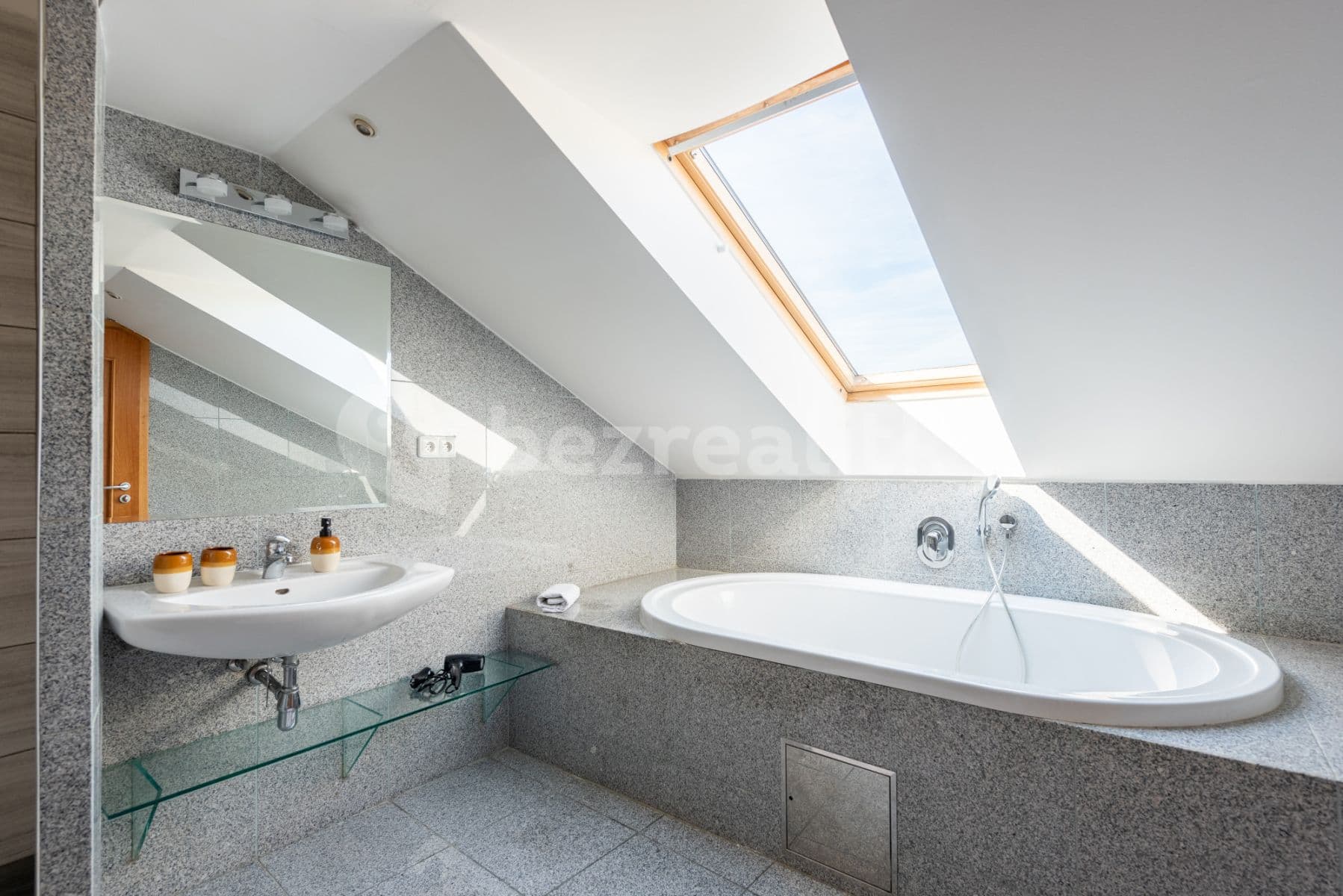 Pronájem bytu  150 m², Řeznická, Praha, Praha