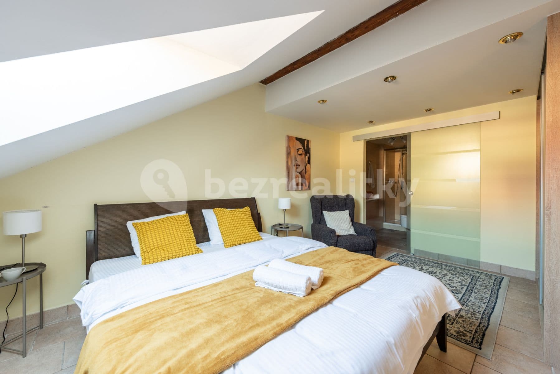 Pronájem bytu  80 m², Pštrossova, Praha, Praha